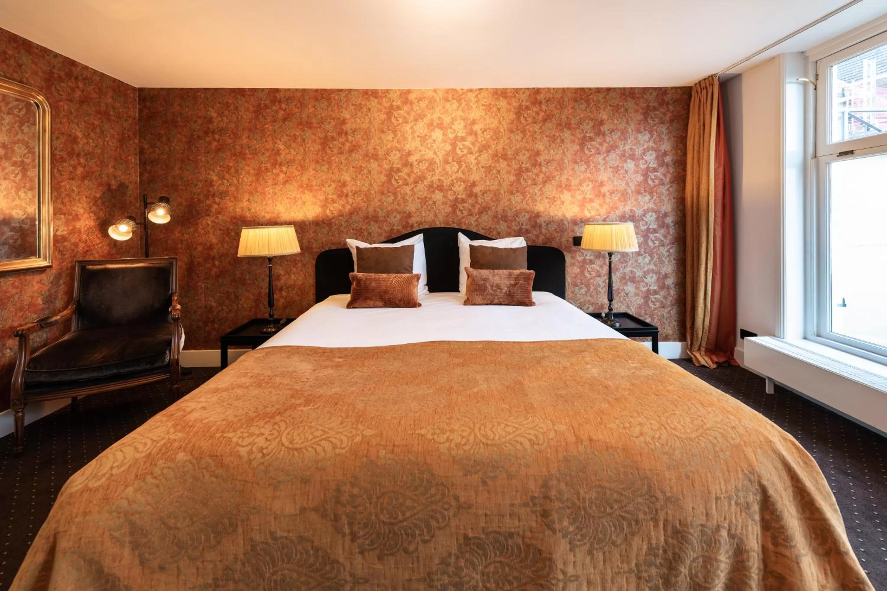 Bed in Grand Boutique Hotel-Restaurant Huis Vermeer