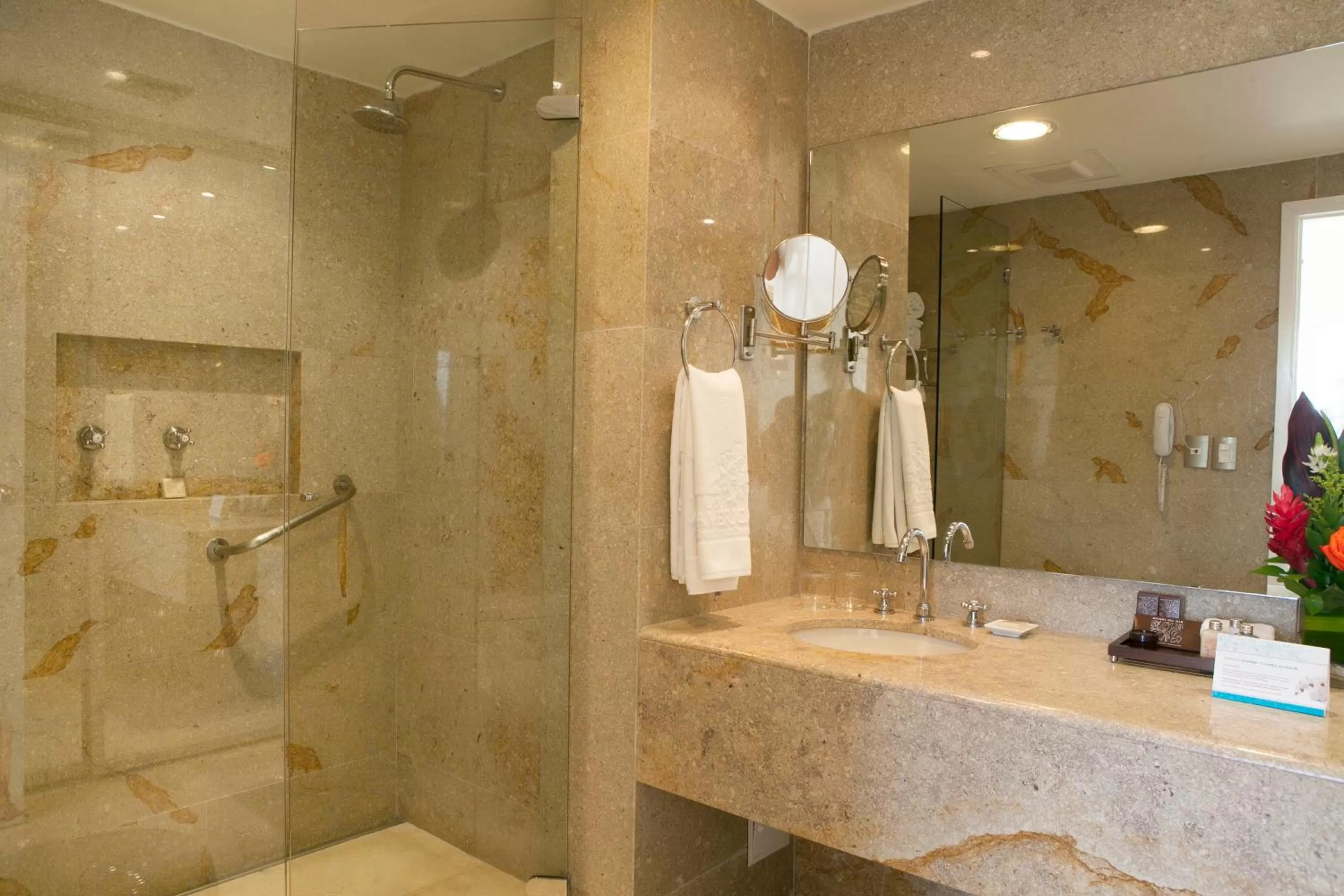 Bathroom in Hotel Las Americas Casa de Playa