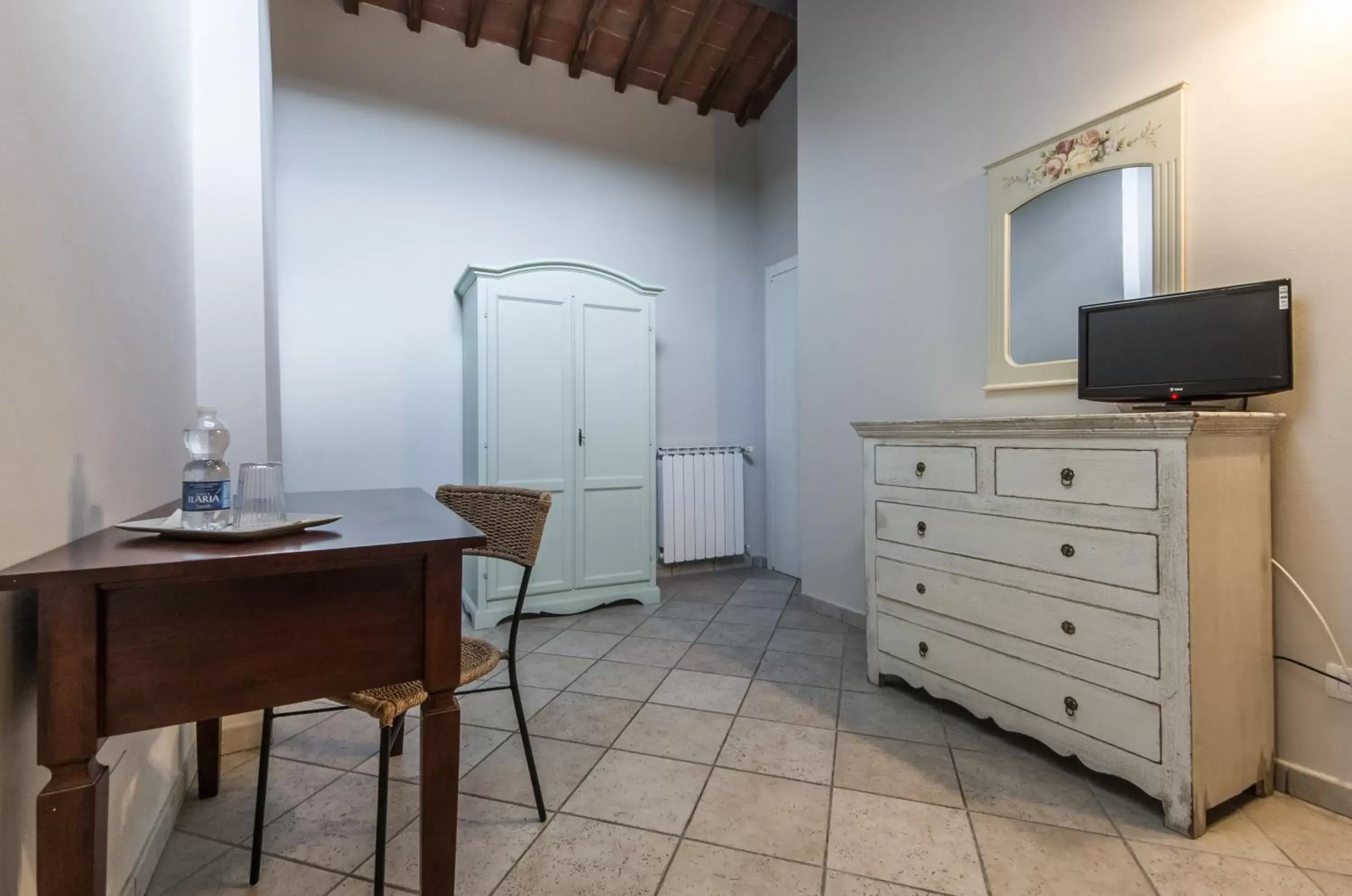 Bedroom, TV/Entertainment Center in I Terzi Di Siena - Rooms Only