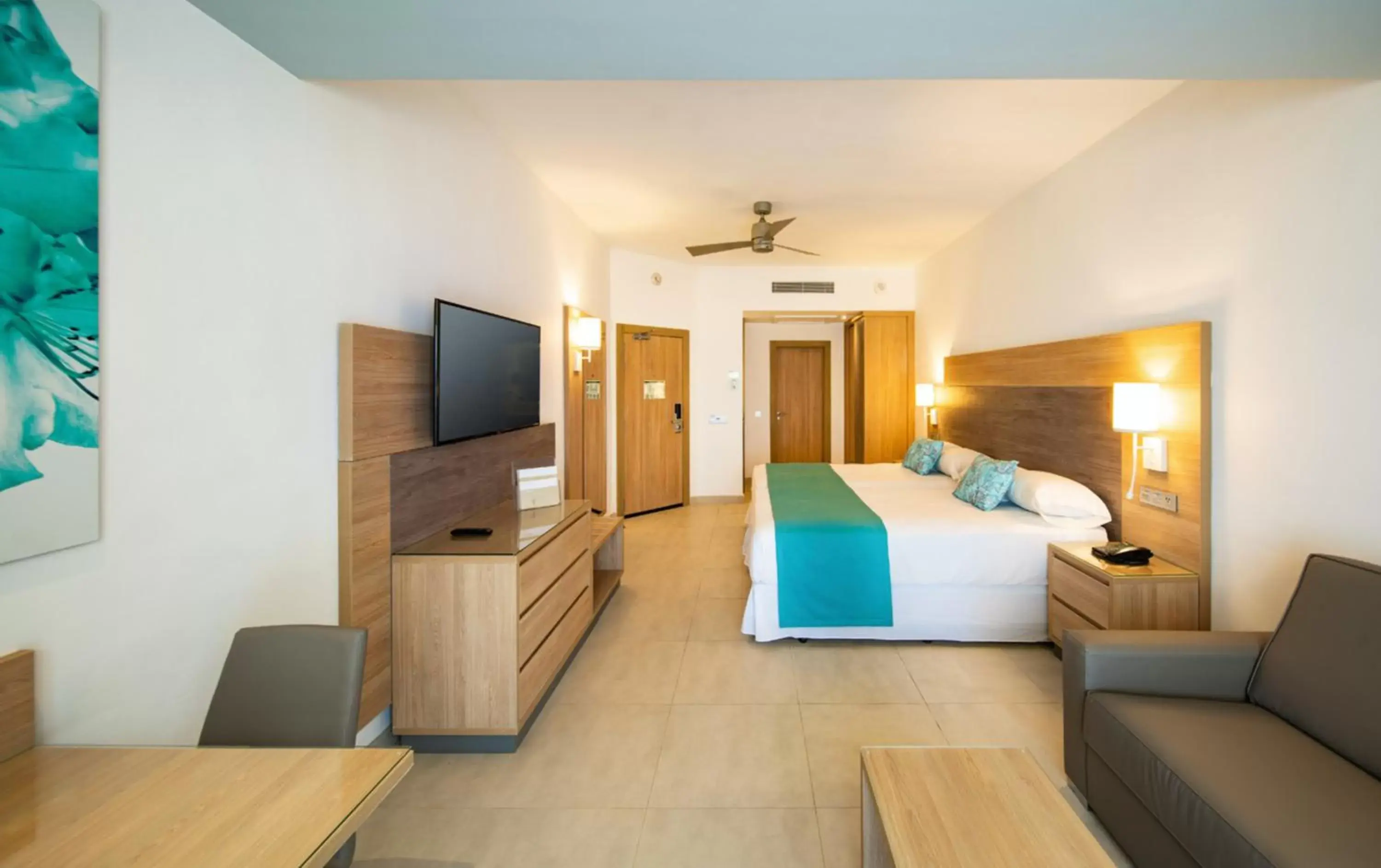 Bed, TV/Entertainment Center in Riu Palace Tropical Bay - All Inclusive