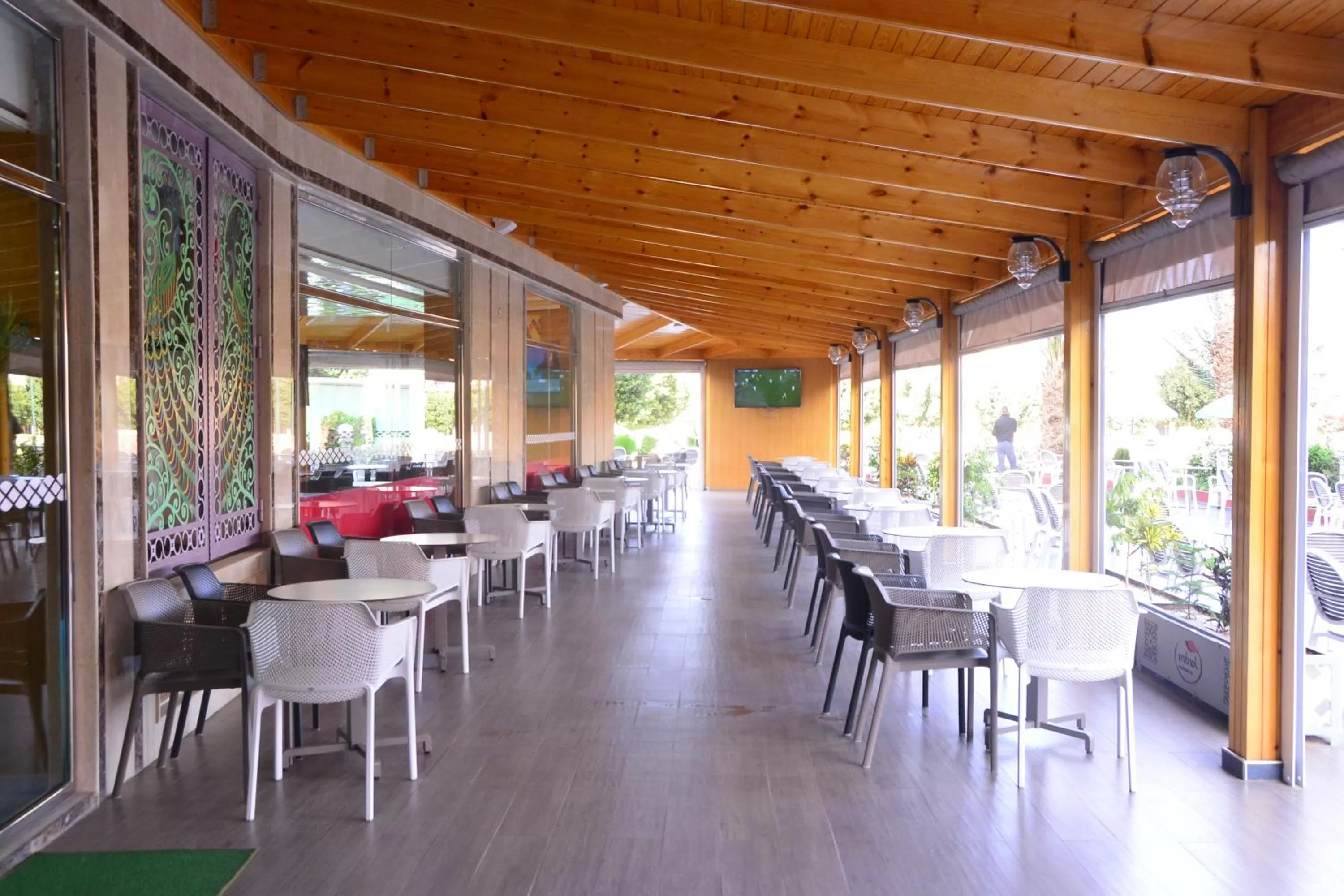 Hôtel Hadaik Ain Asserdoune