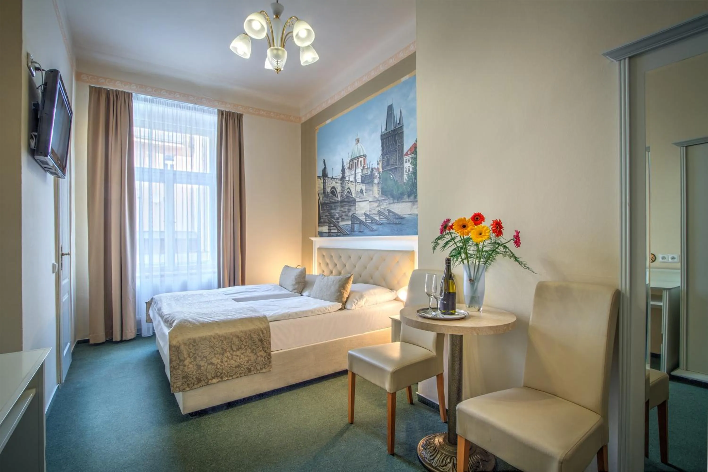 Bedroom, Bed in Hotel Taurus