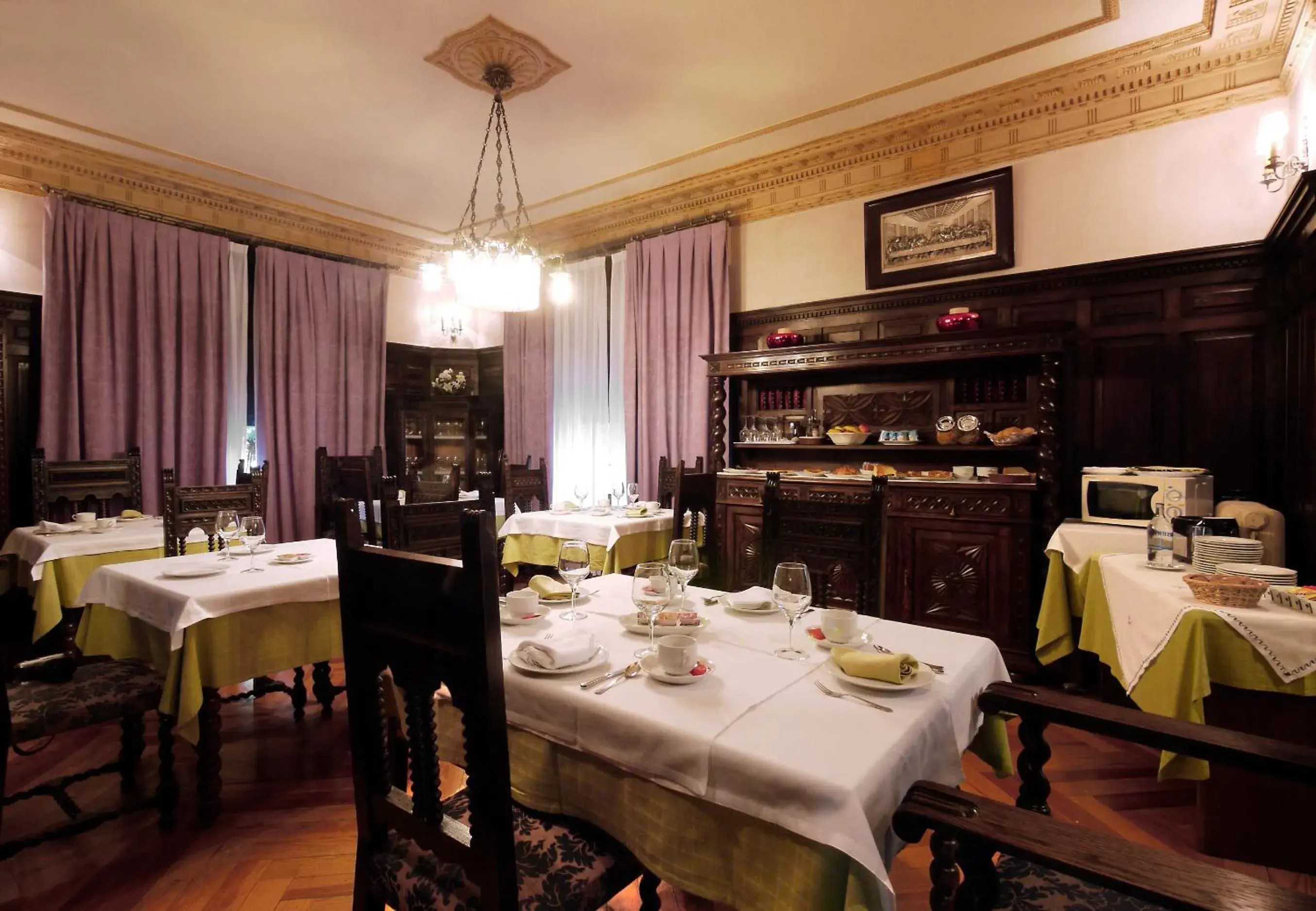 Restaurant/Places to Eat in Palacio Arias