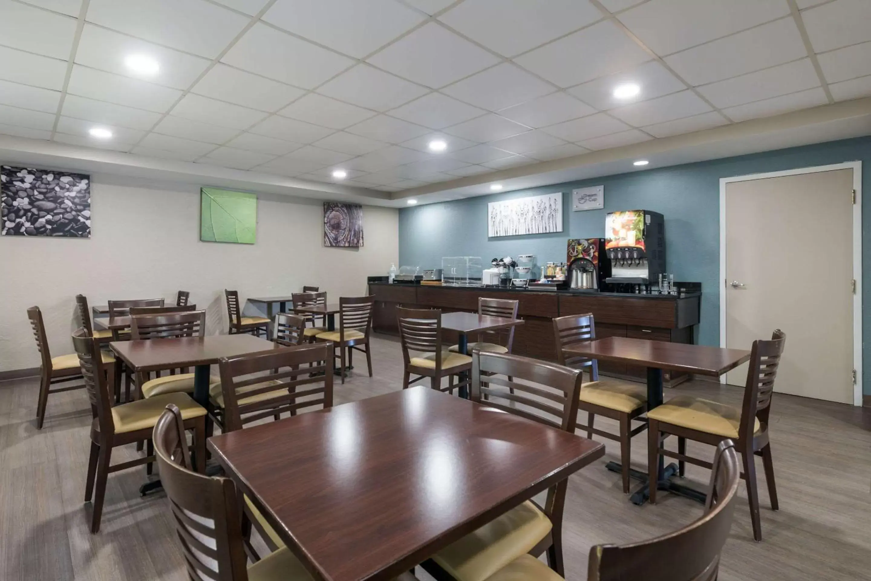 Breakfast, Restaurant/Places to Eat in Sleep Inn & Suites Chesapeake - Portsmouth