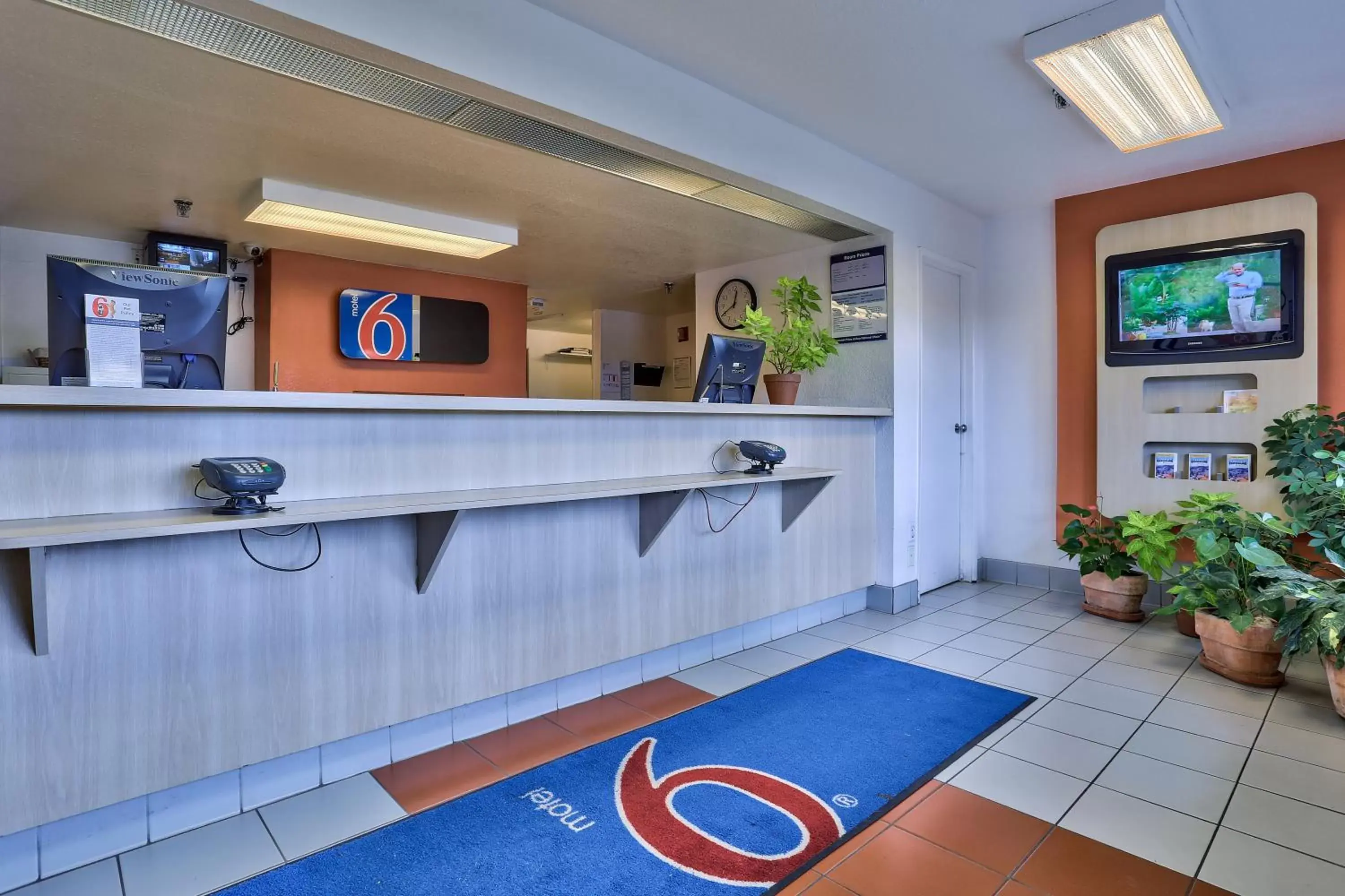 Lobby or reception, Lobby/Reception in Motel 6-Flagstaff, AZ - West - Woodland Village