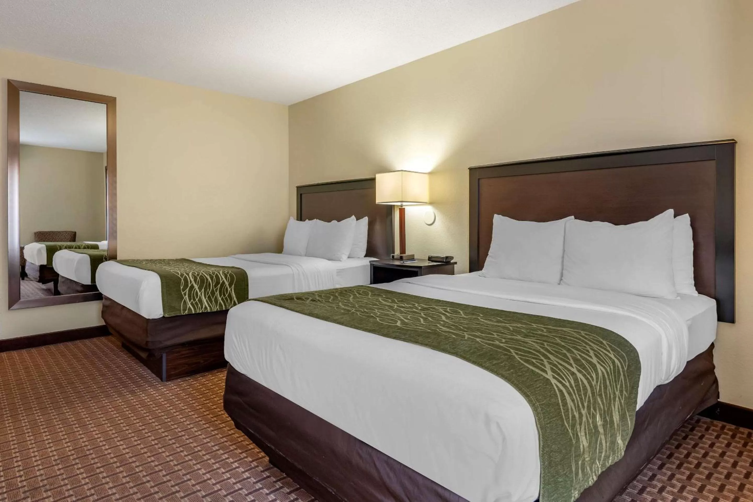 Photo of the whole room, Bed in Comfort Inn & Suites Warsaw near US-30