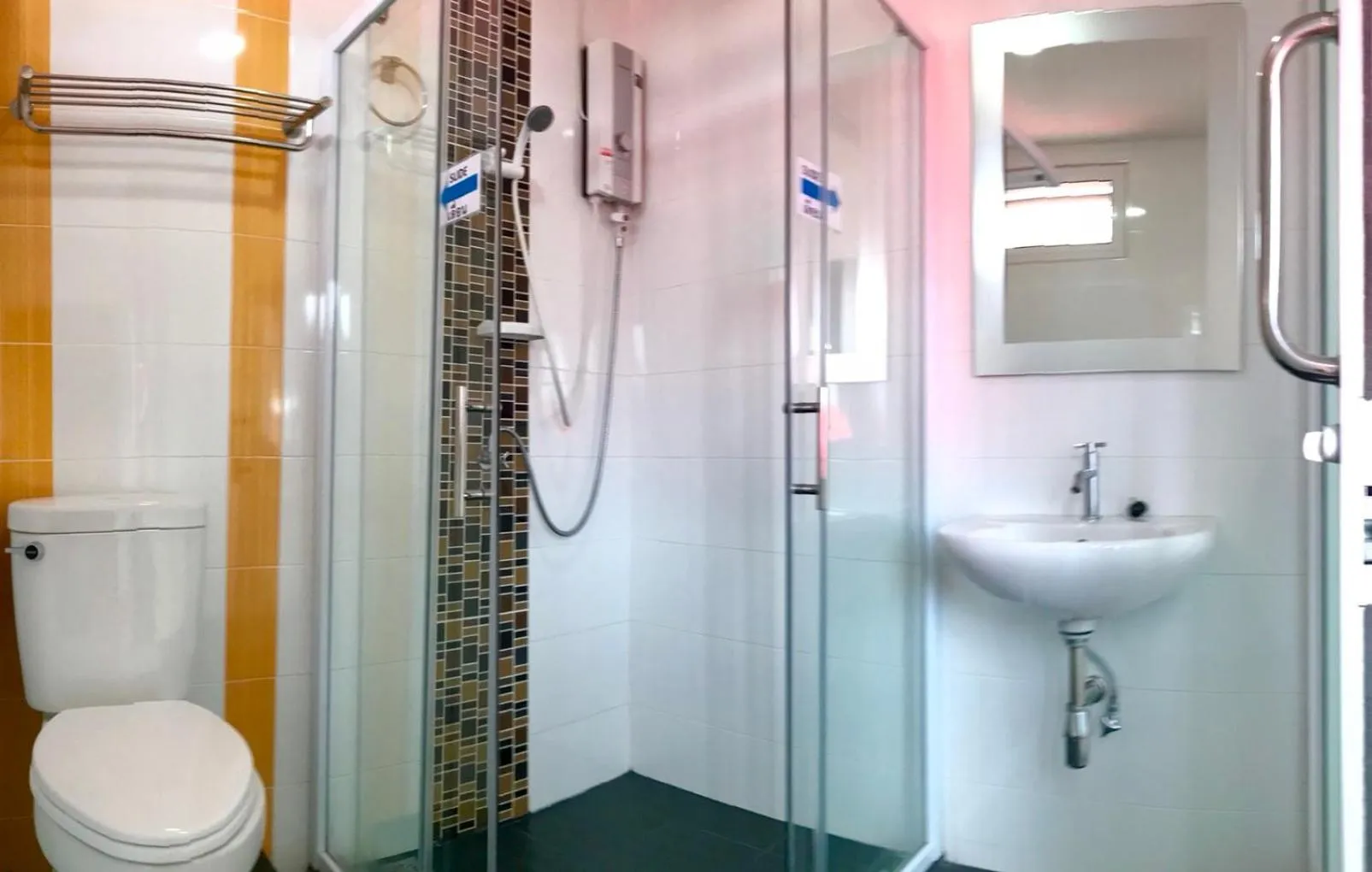 Shower in J.Holiday Inn Krabi