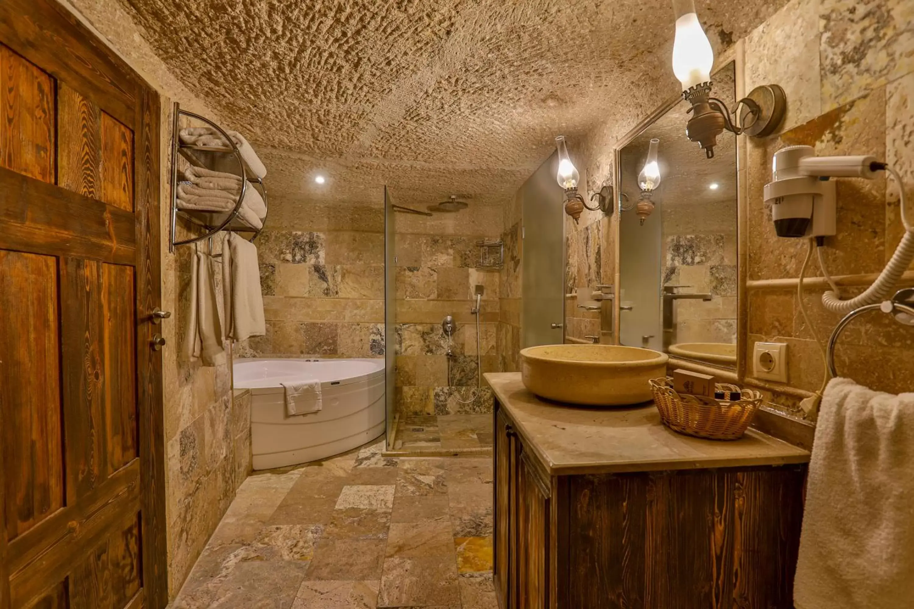 Bathroom in Hidden Cave Hotel