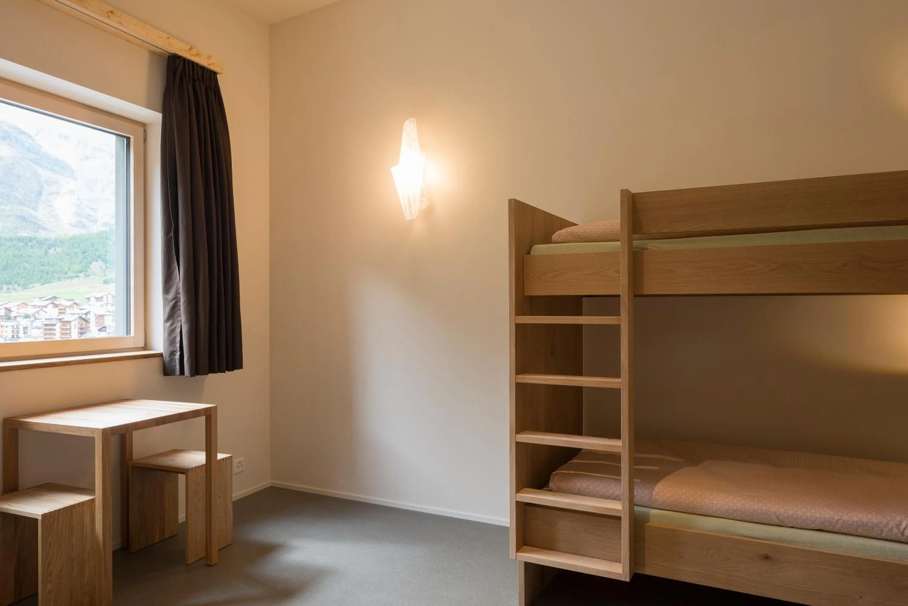 Photo of the whole room, Bed in Saas-Fee wellnesshostel4000