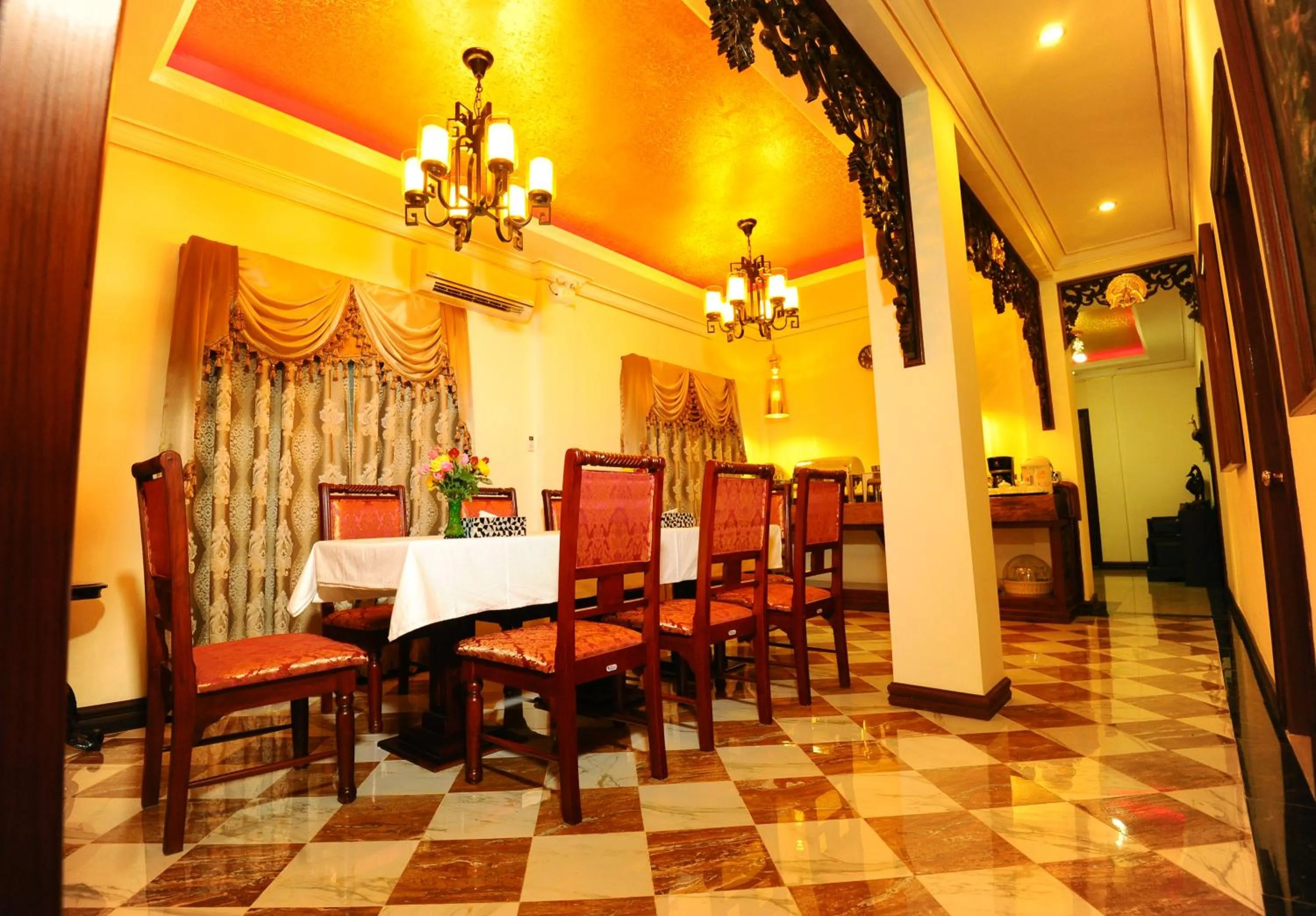 Dining area in Union Square Hotel