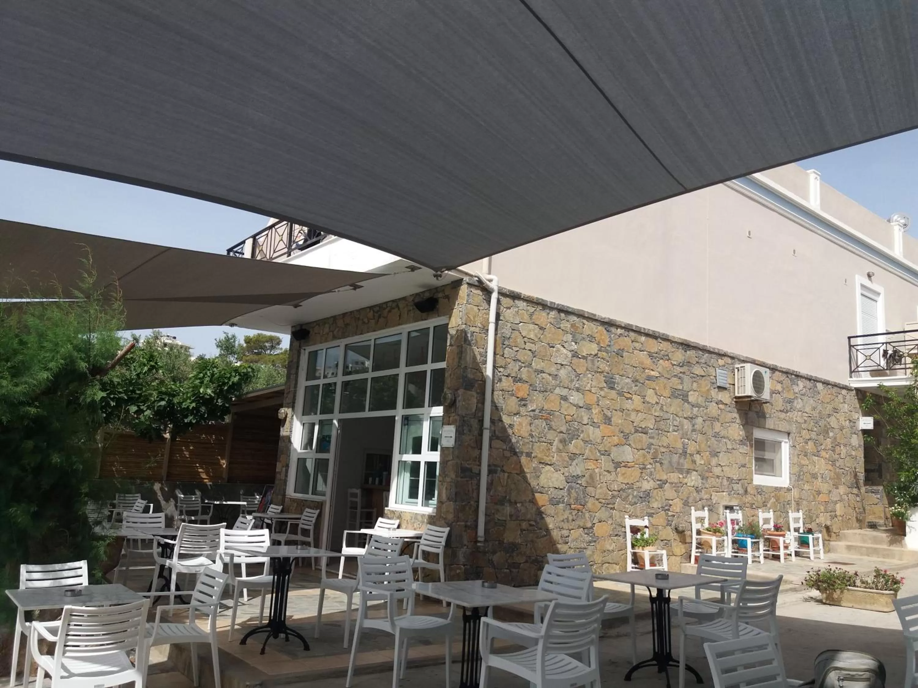 Restaurant/places to eat in Polydoros Appartments