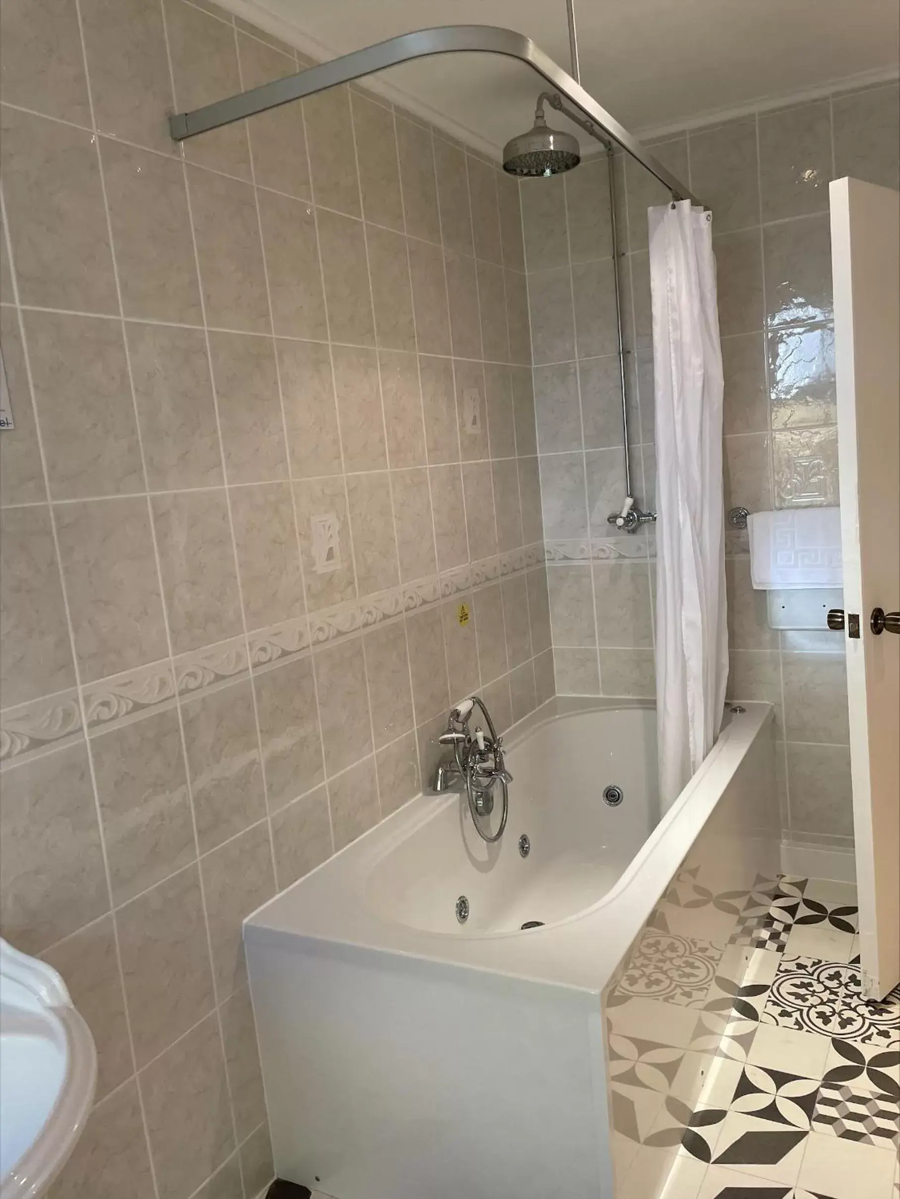Shower, Bathroom in The Oriel Hotel