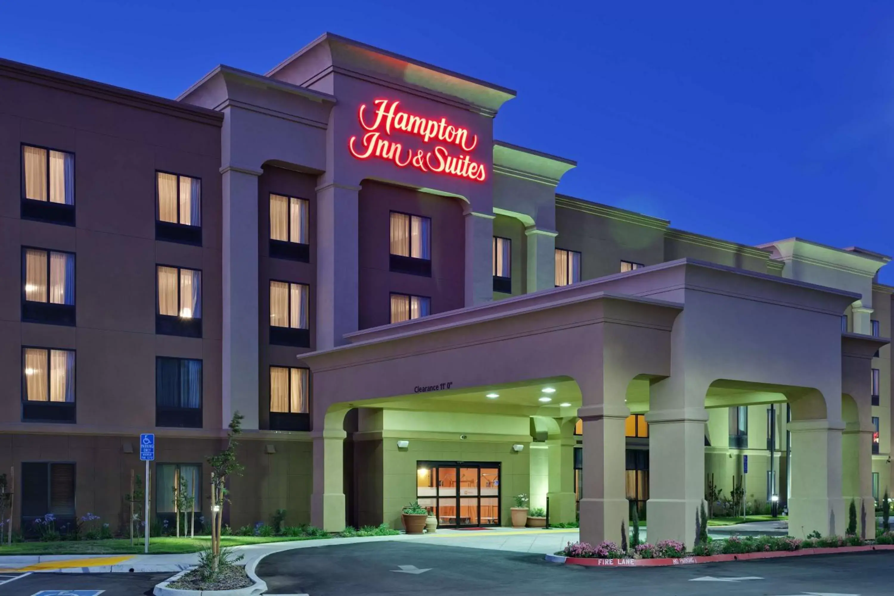 Property building in Hampton Inn & Suites Fresno - Northwest Property building in Hampton Inn & Suites Fresno - Northwest