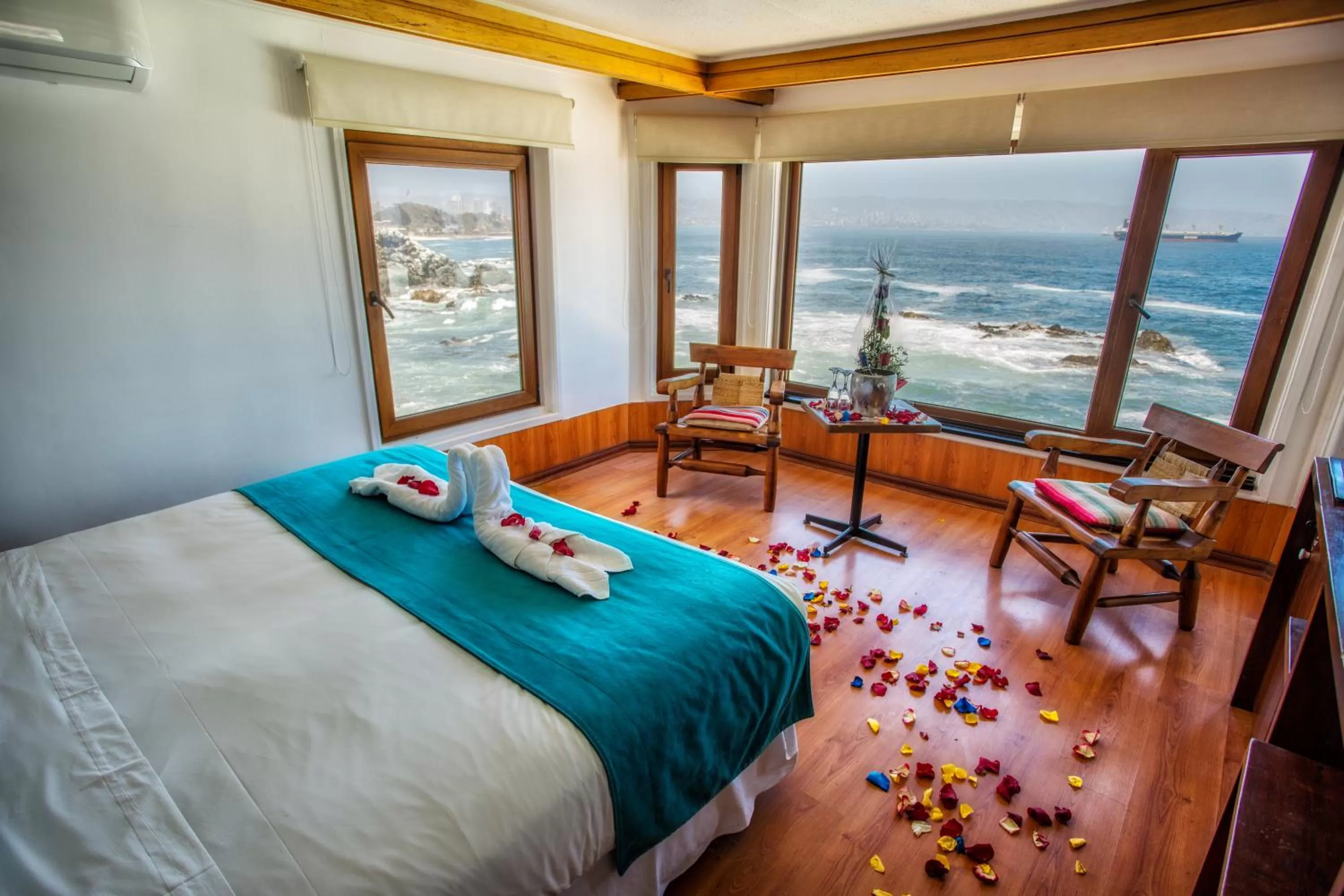 Bed in Hotel Oceanic