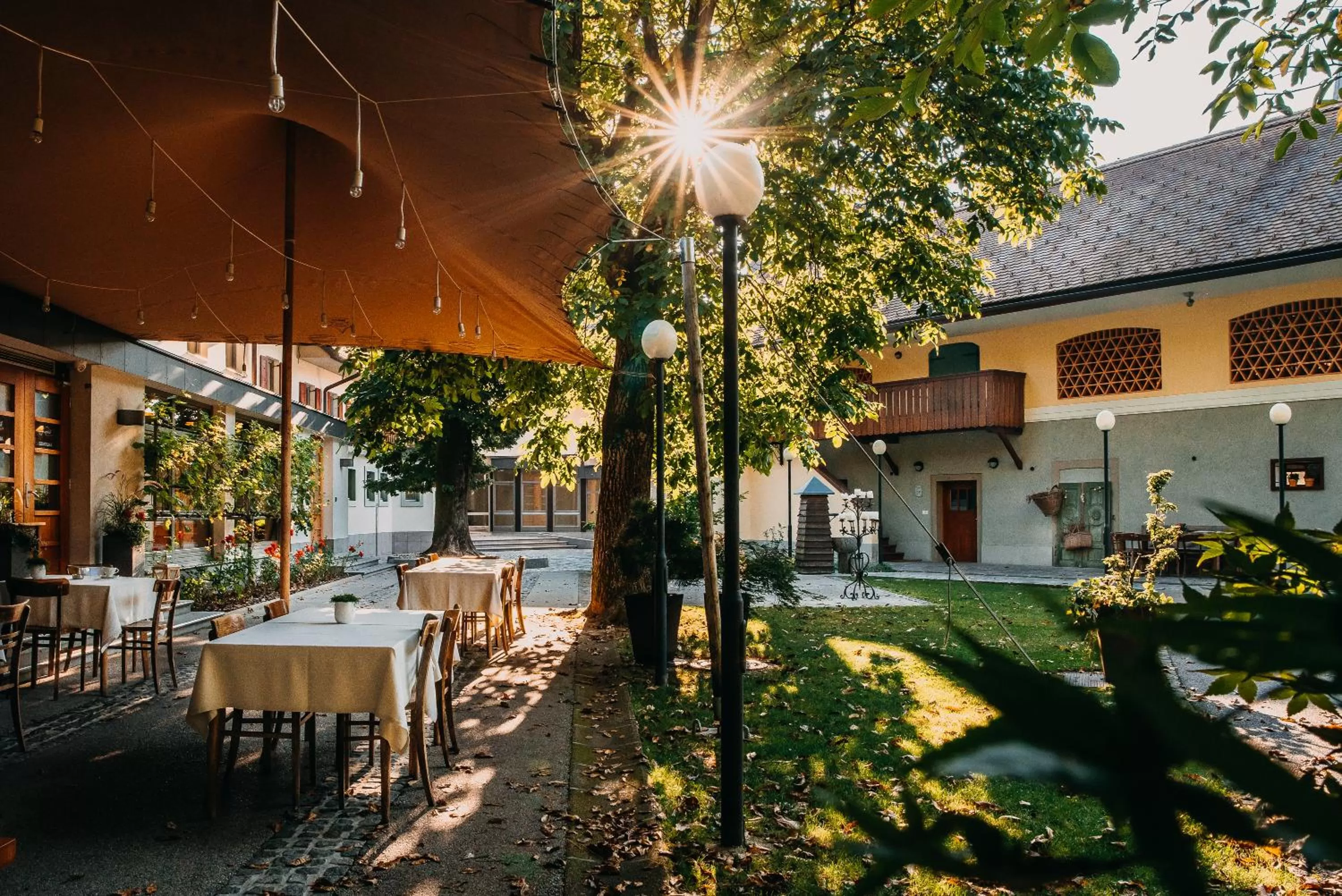 Patio in Hotel Dvor Jezersek Brnik