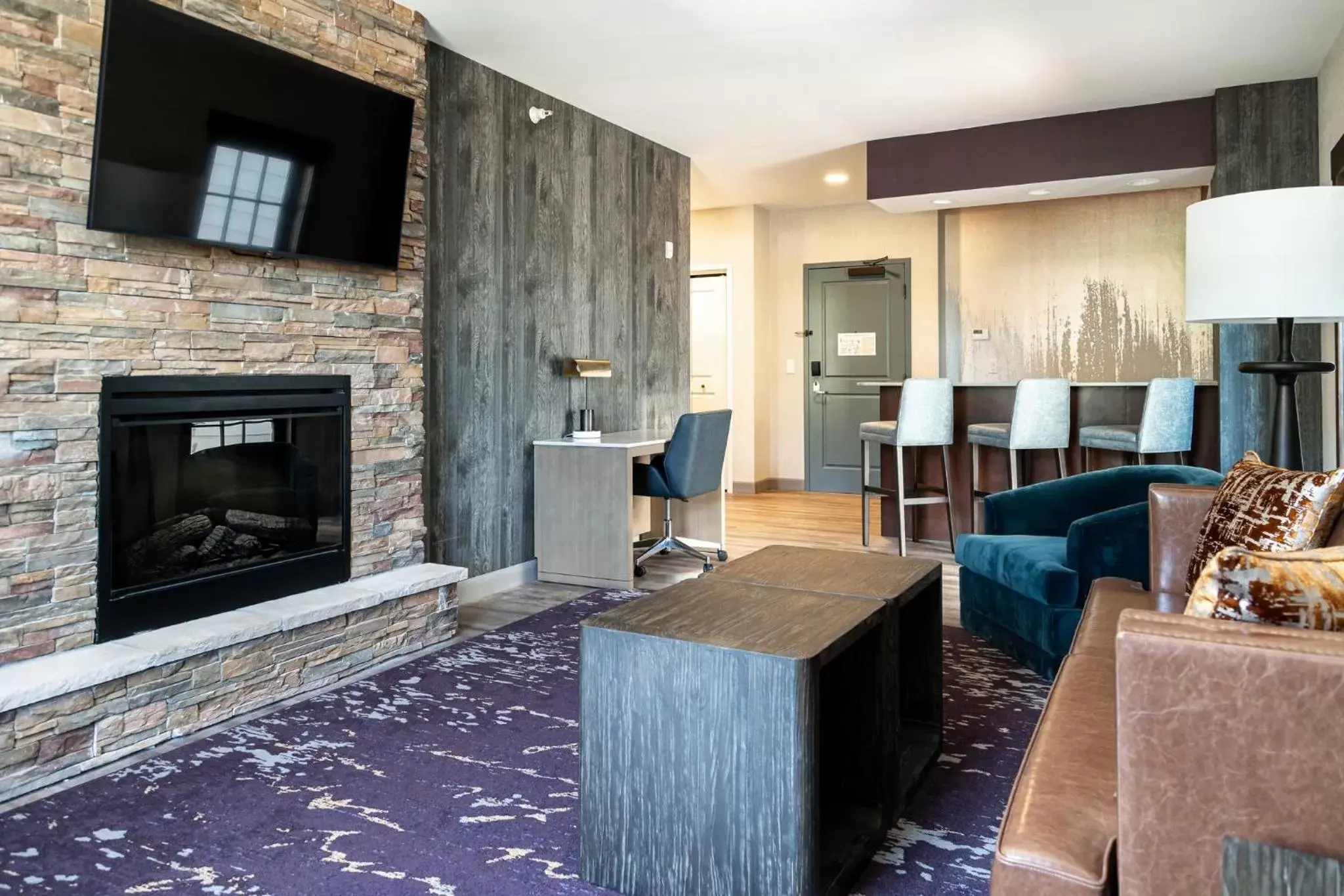 Photo of the whole room, Seating Area in Holiday Inn Resort Deadwood Mountain Grand, an IHG Hotel