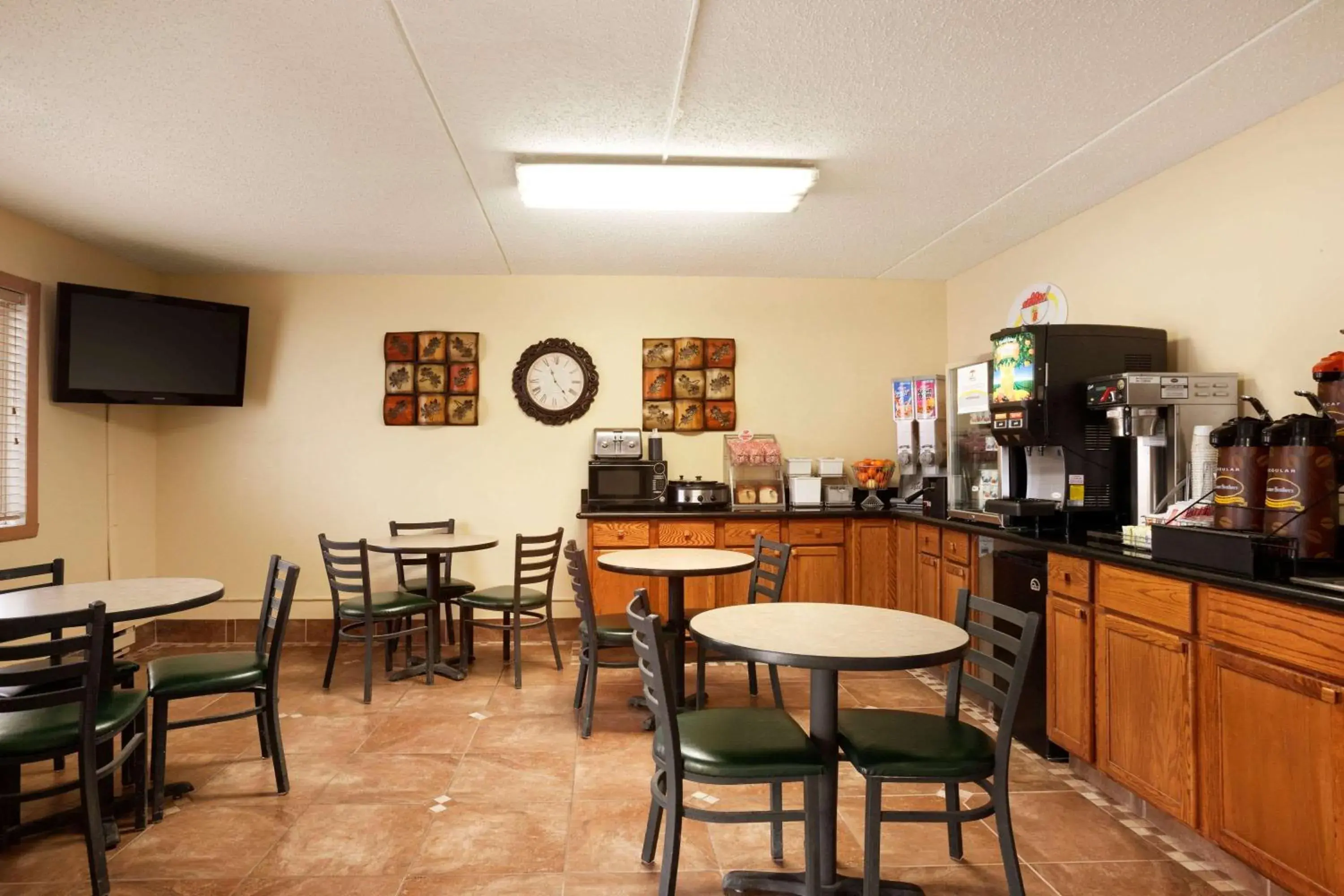 Restaurant/places to eat in Super 8 by Wyndham West Fargo Main Ave ND Restaurant/places to eat in Super 8 by Wyndham West Fargo Main Ave ND