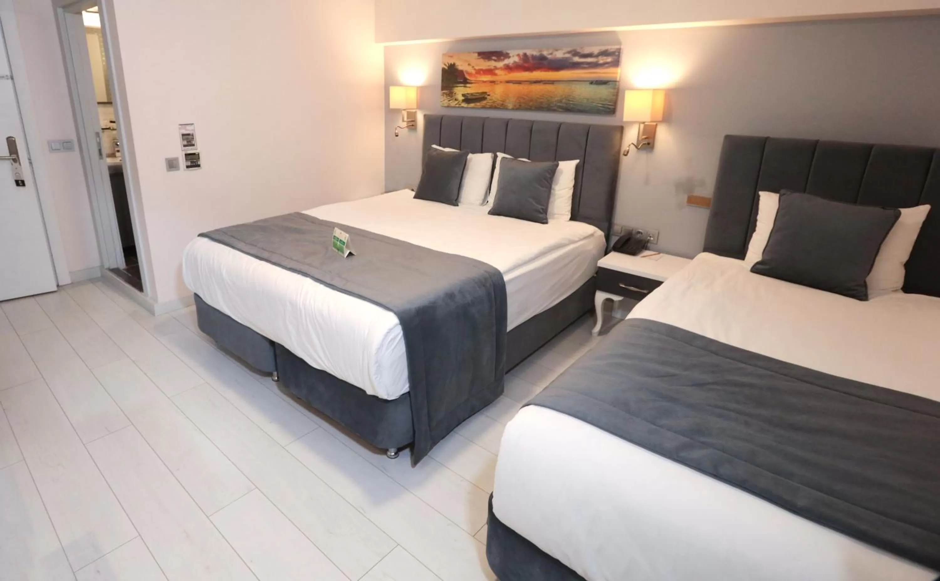 Photo of the whole room, Bed in Skalion Hotel