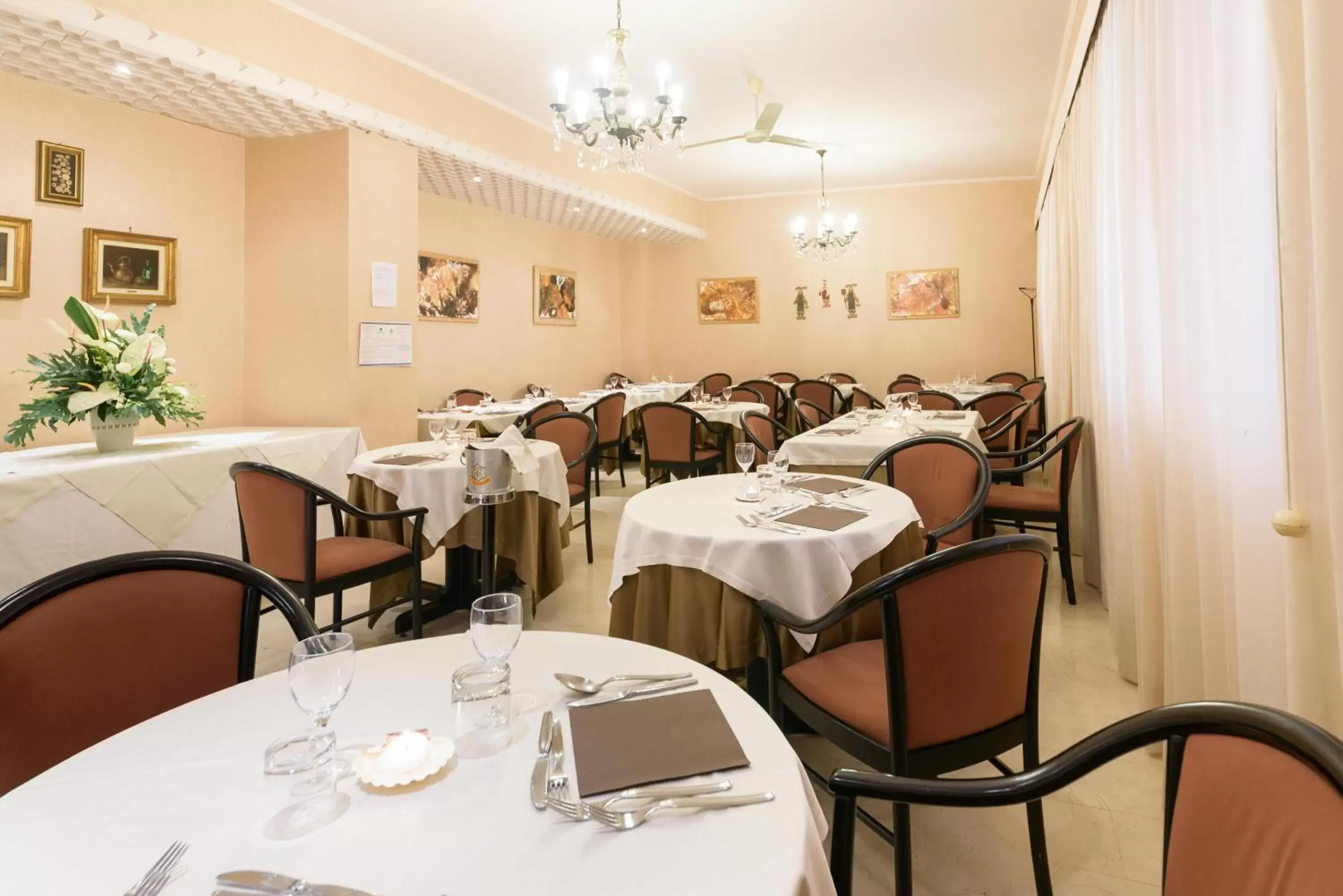 Restaurant/Places to Eat in Hotel Morchio Mhotelsgroup