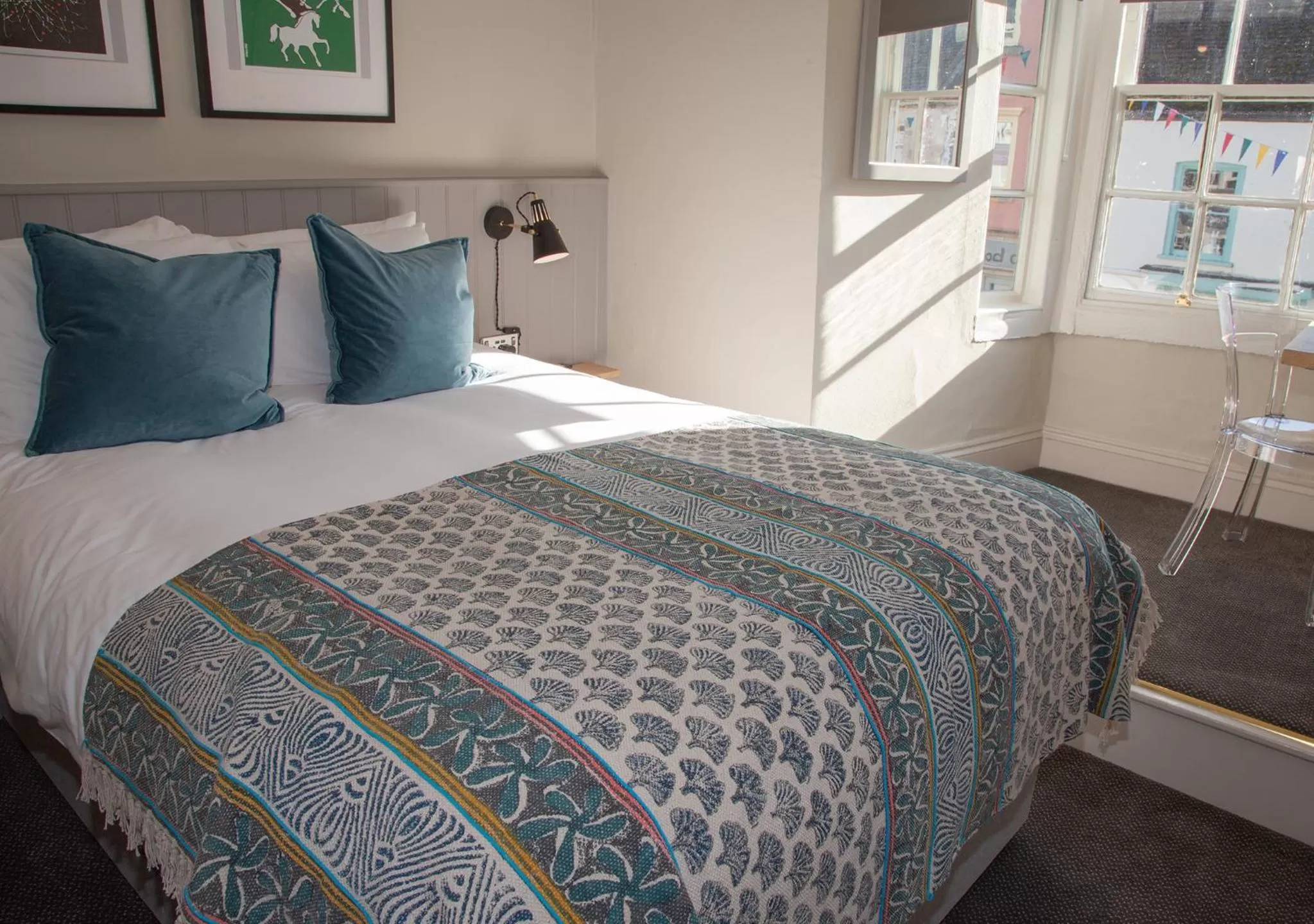 Bedroom, Bed in The Kings Arms Hotel