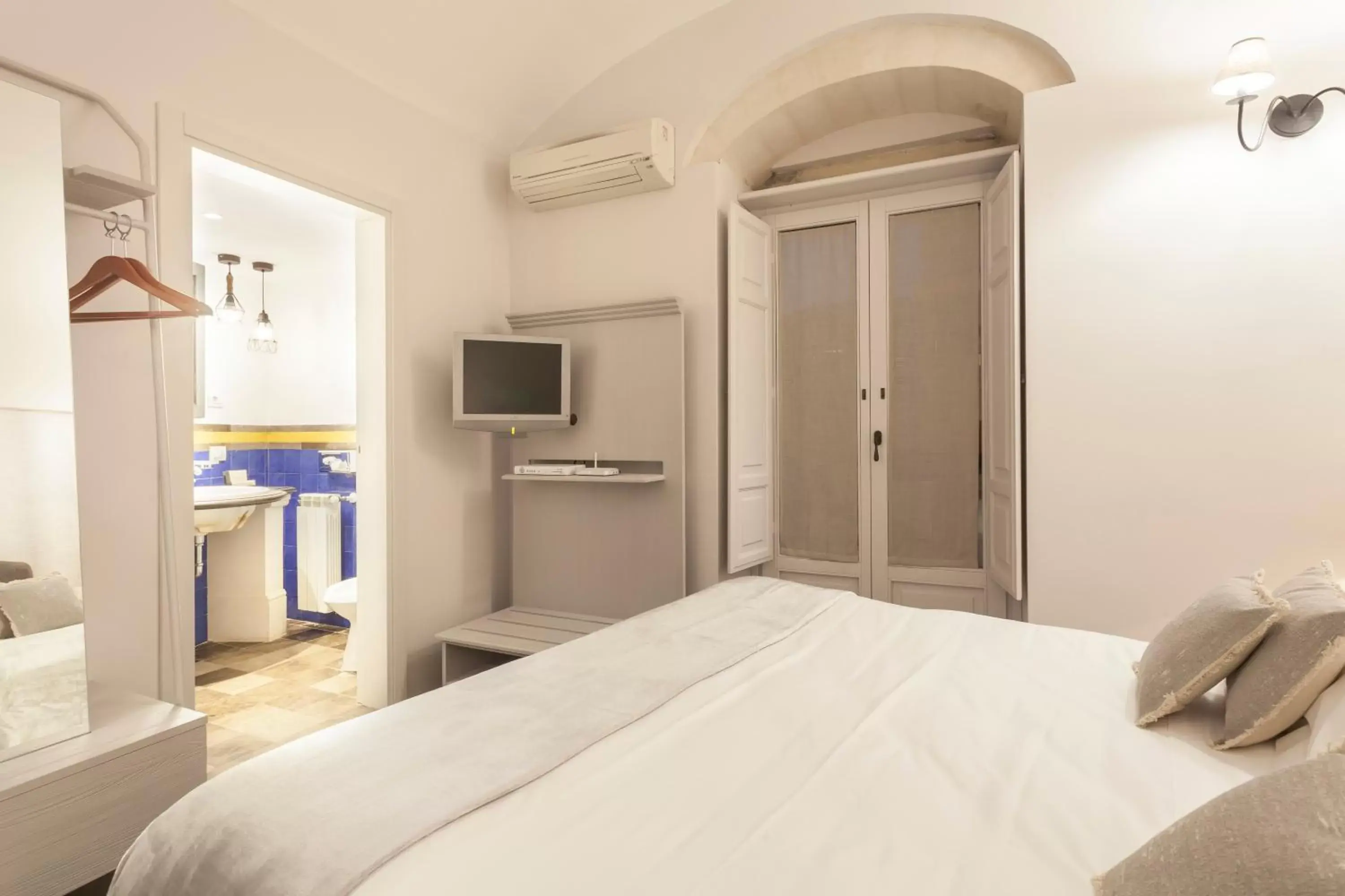 Bedroom, Bed in Relais & Châteaux Locanda Don Serafino