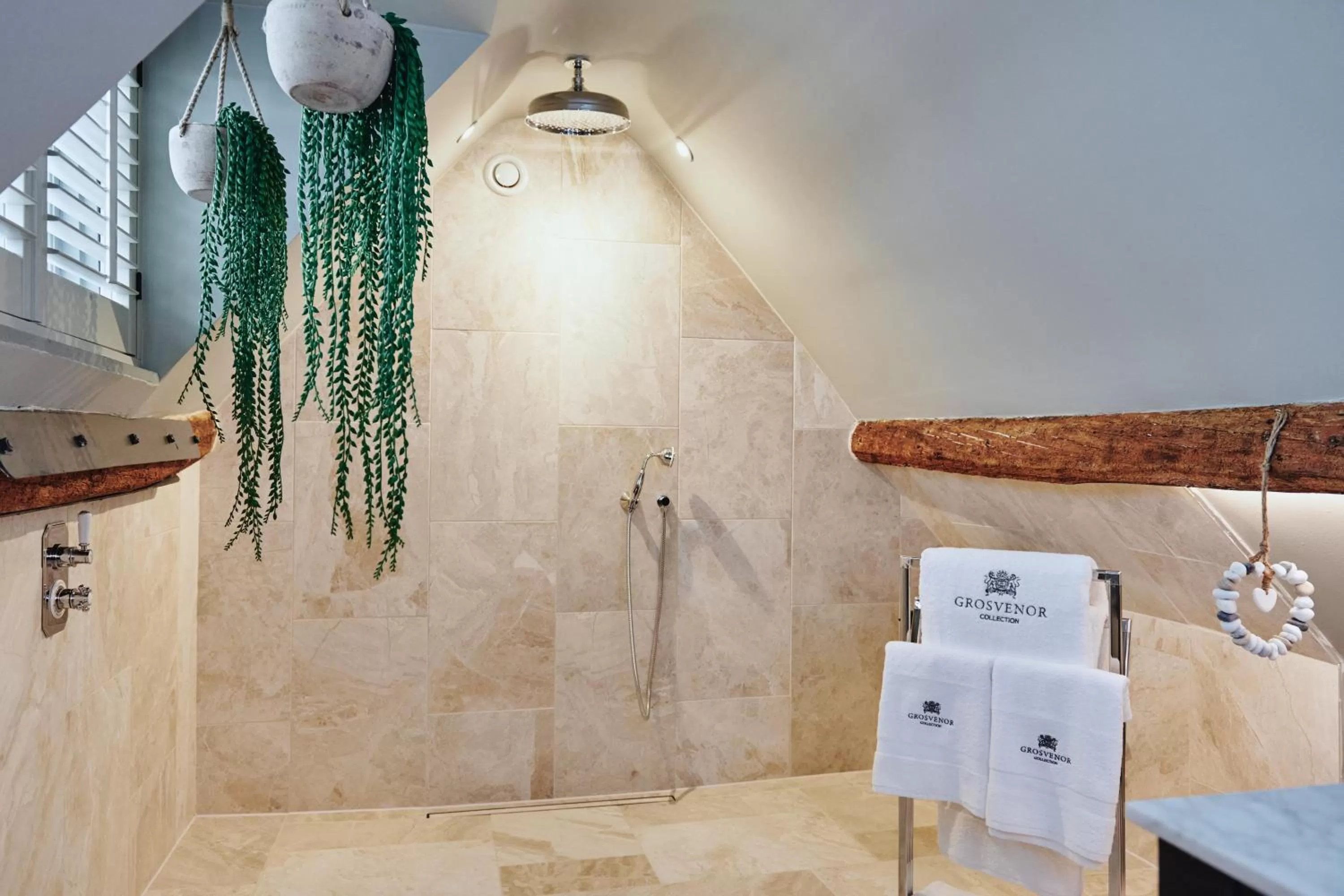 Shower in Kings Arms - Egham-Windsor