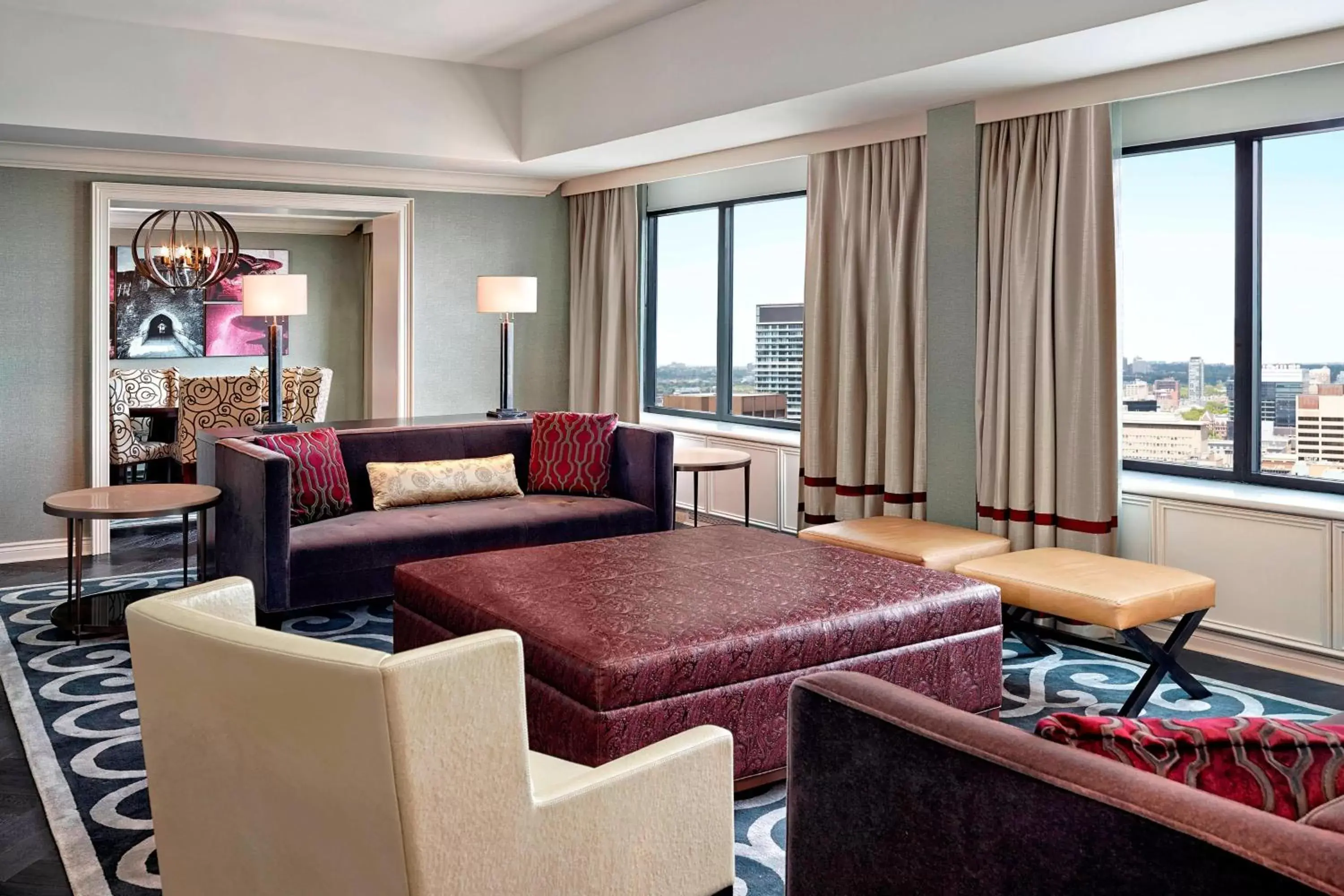 Living room, Seating Area in Sheraton Centre Toronto Hotel