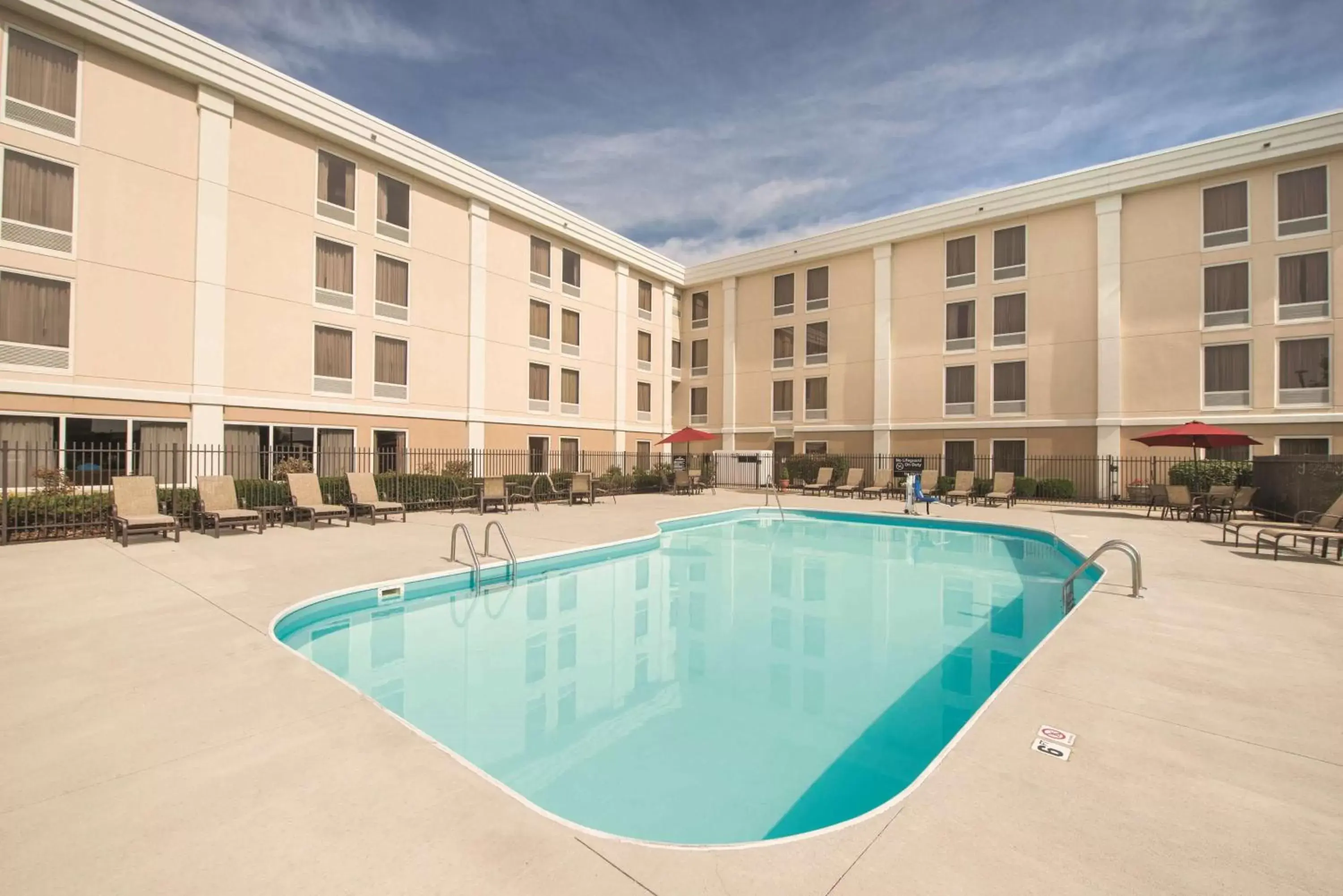 Pool view, Swimming Pool in Hampton Inn Columbus-International Airport