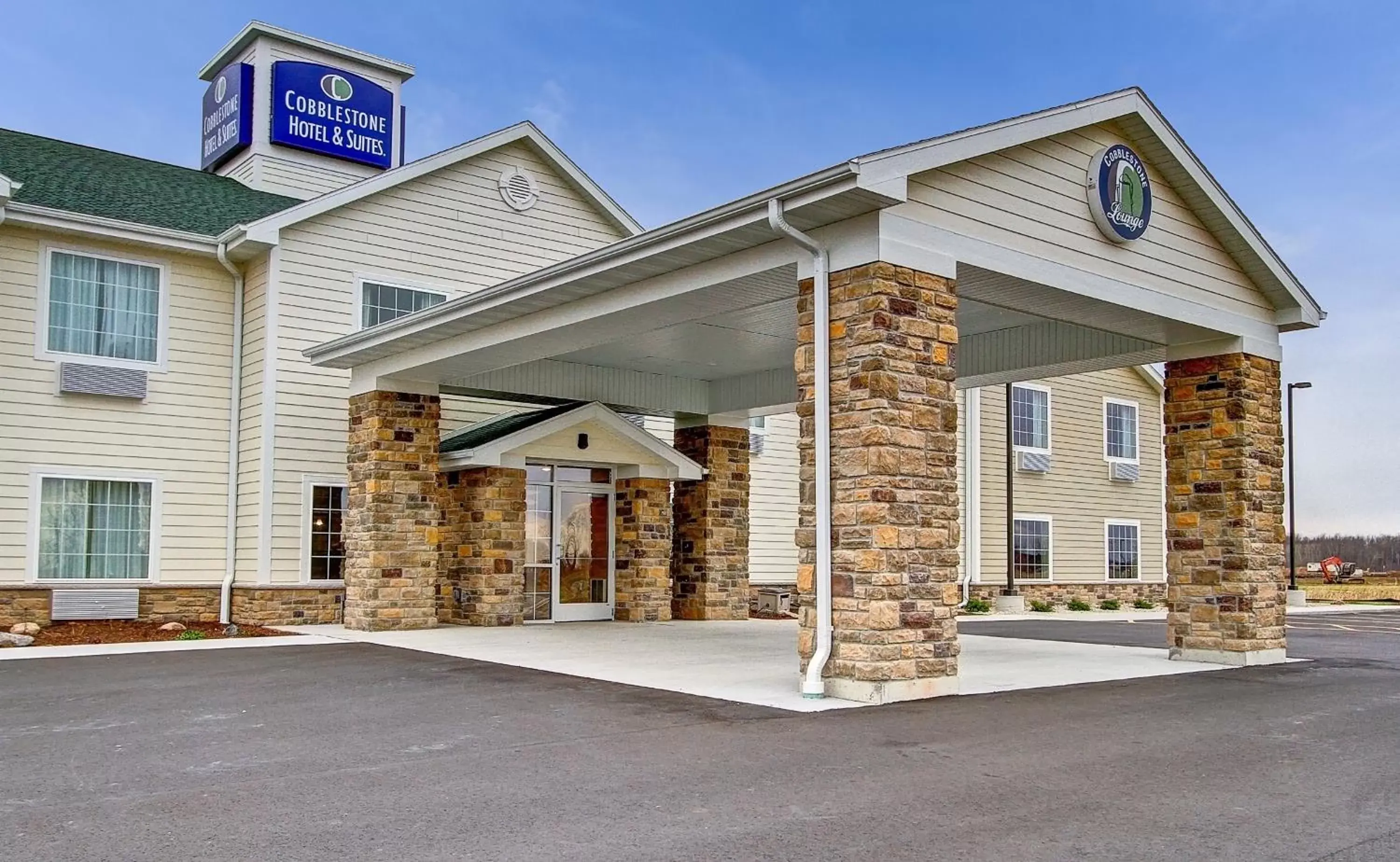 Facade/entrance in Cobblestone Hotel & Suites Pulaski/Green Bay