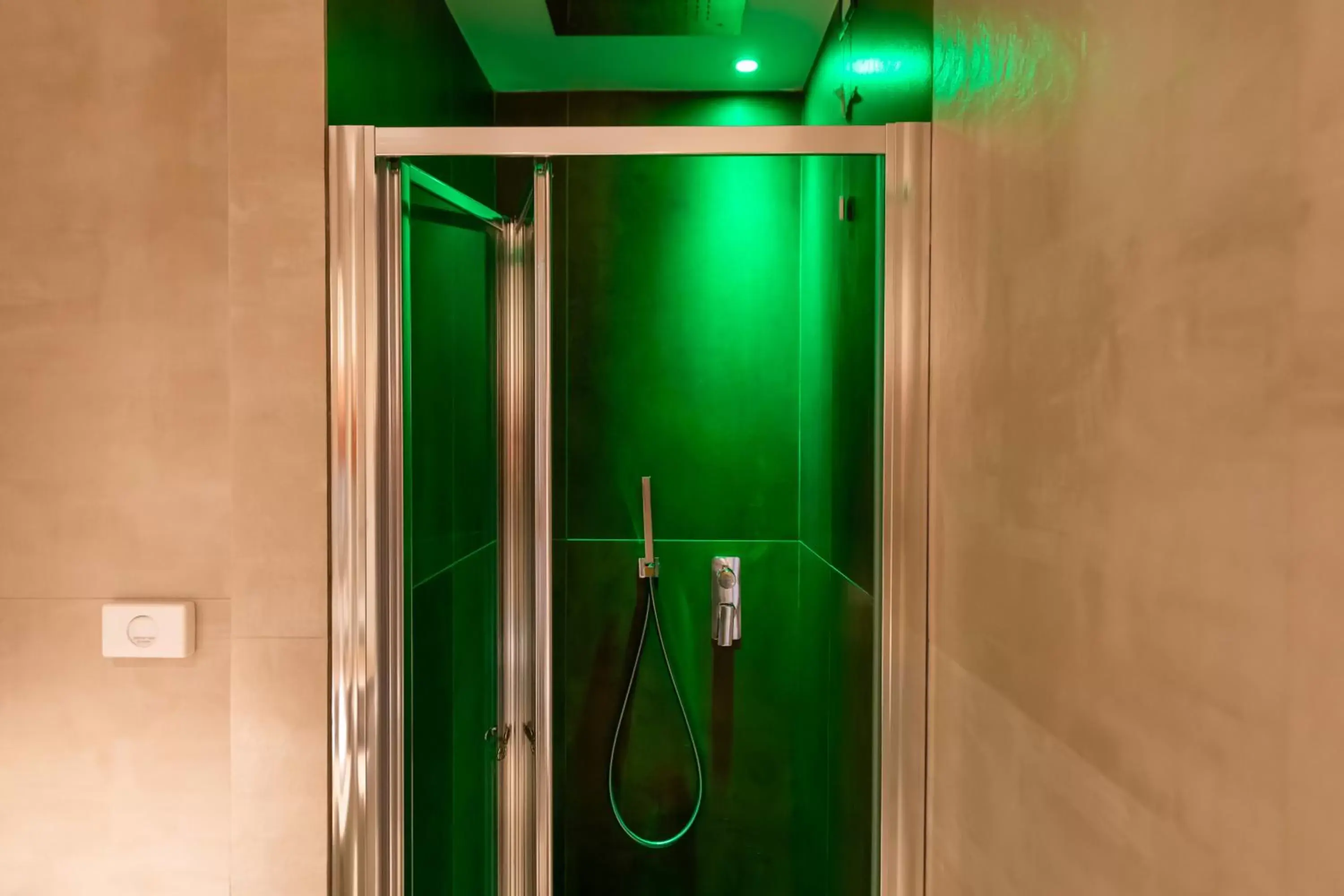 Shower, Bathroom in Solmaris Tropea Rooms & Suites