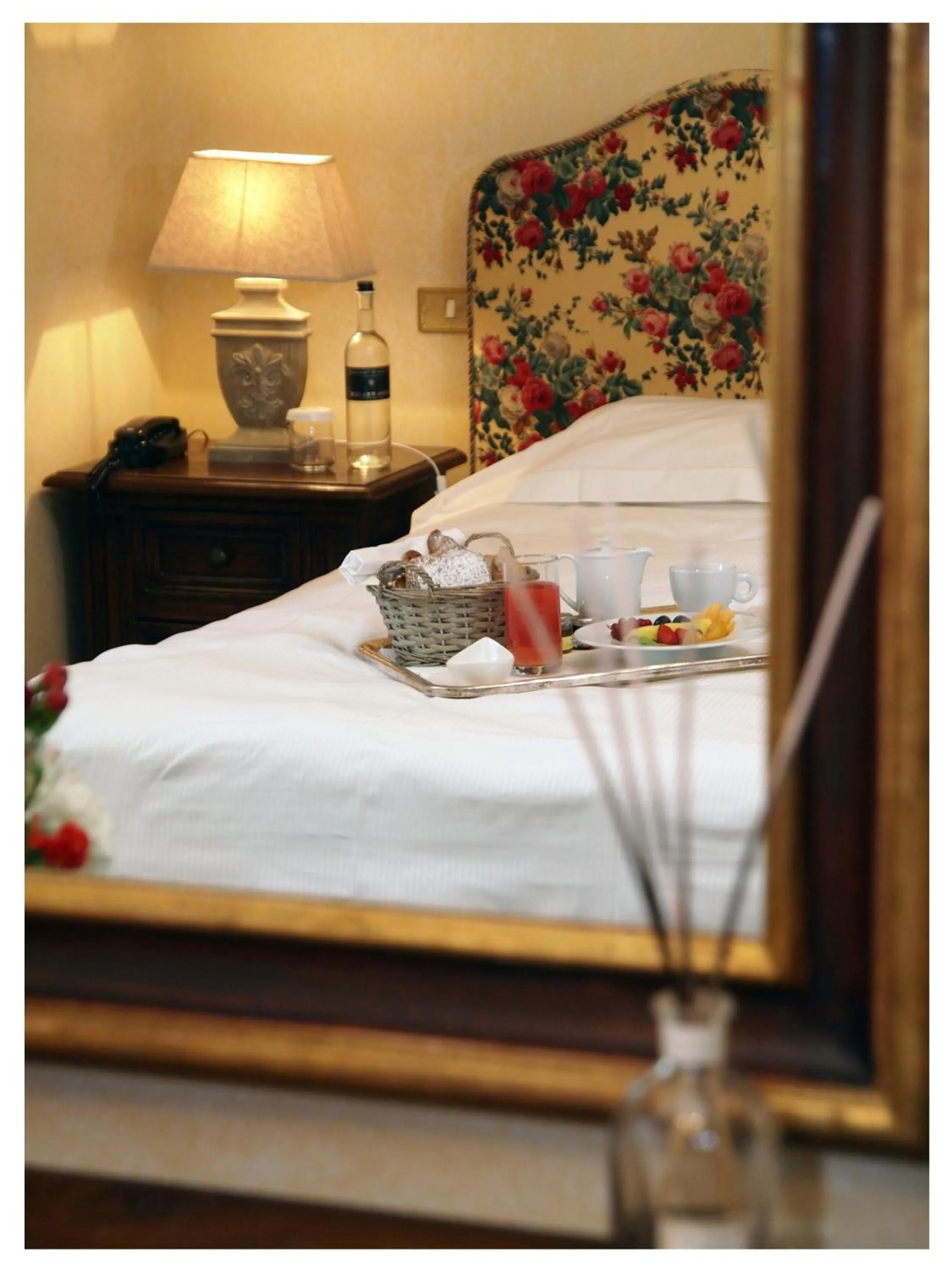 Bedroom, Bed in Relais Todini - Residenza d'epoca - Luxury Historic house