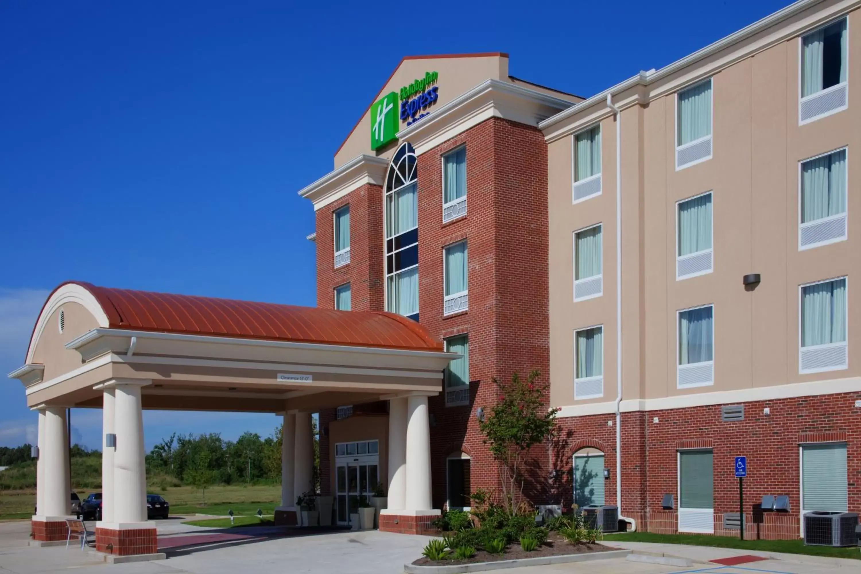 Property building in Holiday Inn Express & Suites Baton Rouge East by IHG Property building in Holiday Inn Express & Suites Baton Rouge East by IHG