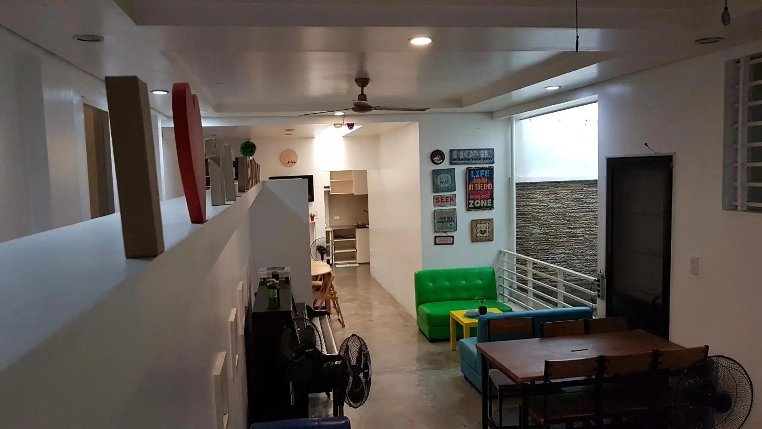 Living room in CROSSROADS HOSTEL MANILA