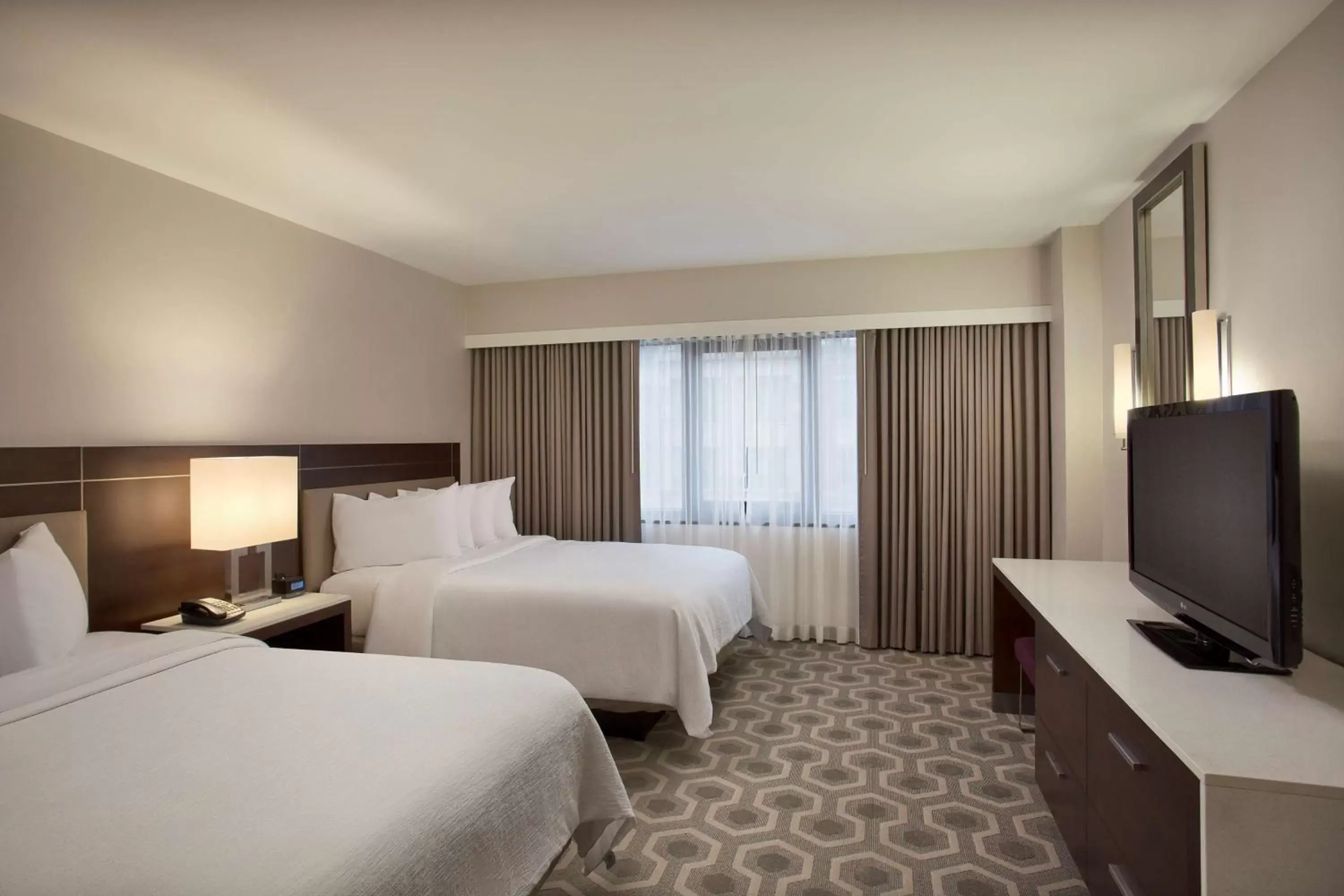 Bedroom, TV/Entertainment Center in Embassy Suites by Hilton Washington D.C. Georgetown