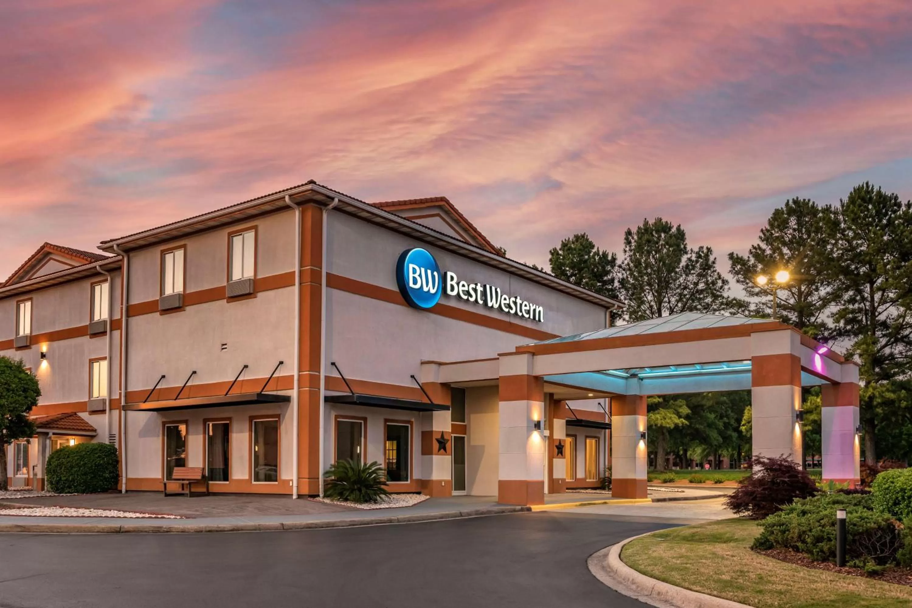 Property building in Best Western Carlton Suites