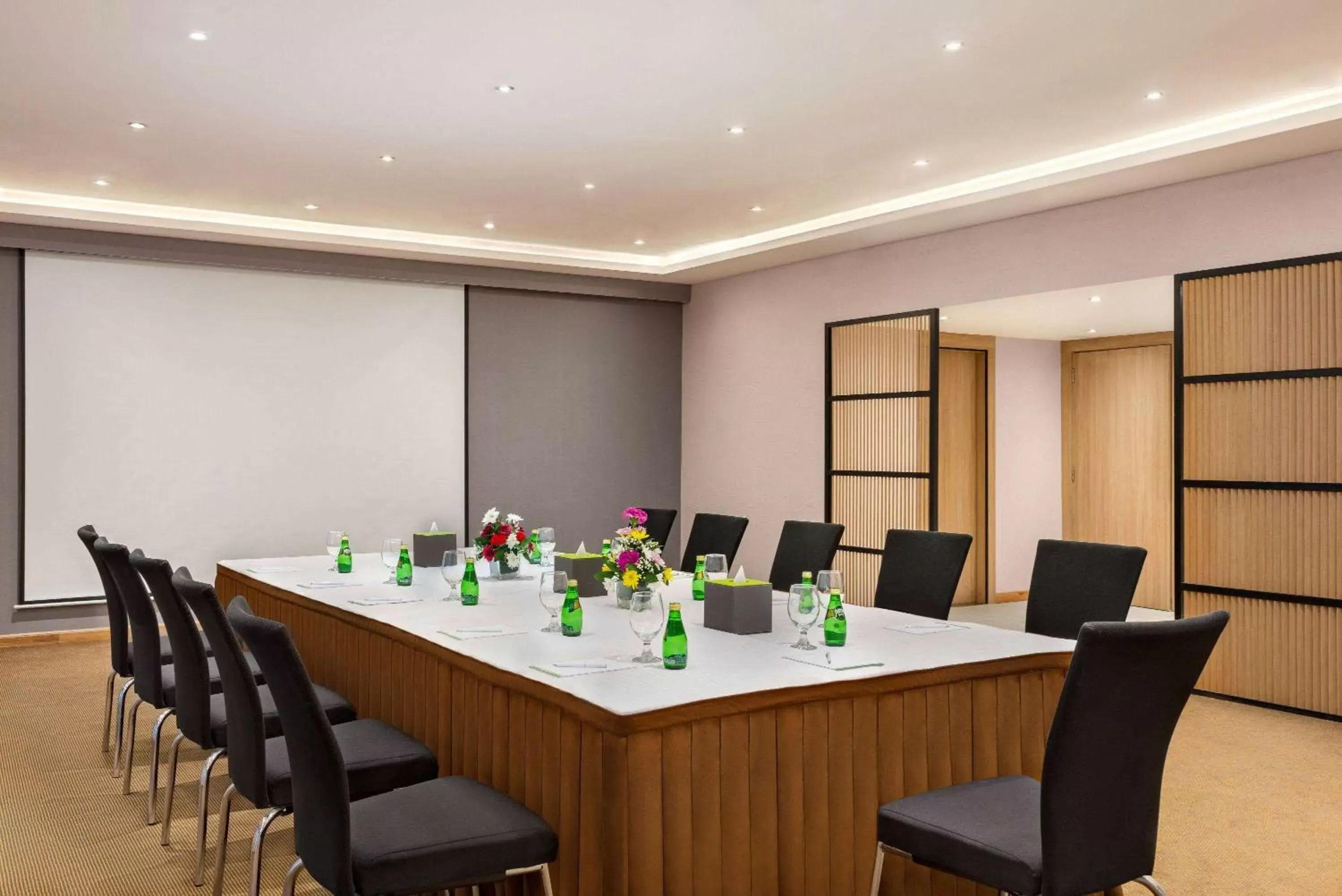 Meeting/conference room in La Quinta by Wyndham Dubai Jumeirah