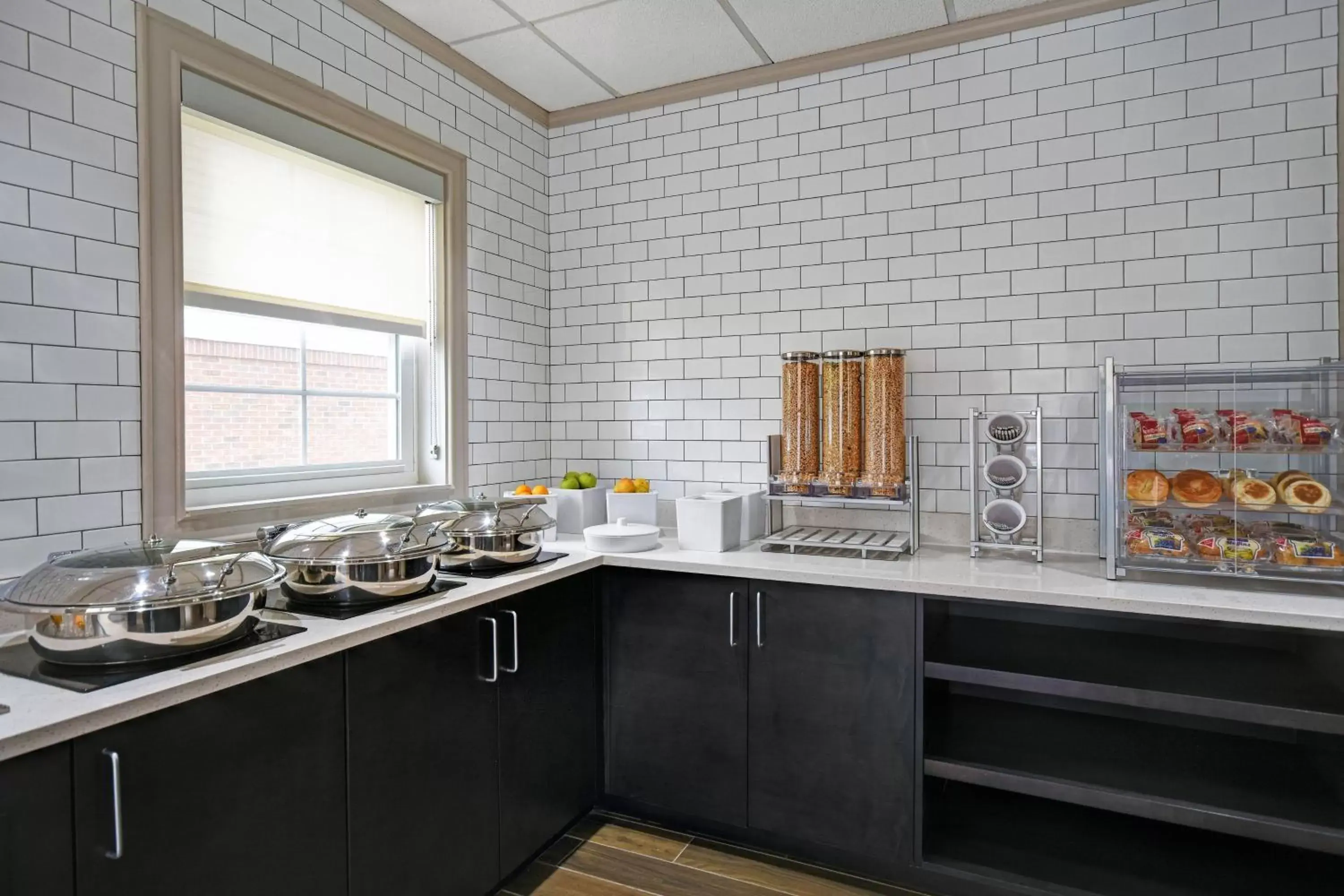 Breakfast, Kitchen/Kitchenette in Residence Inn Louisville Airport