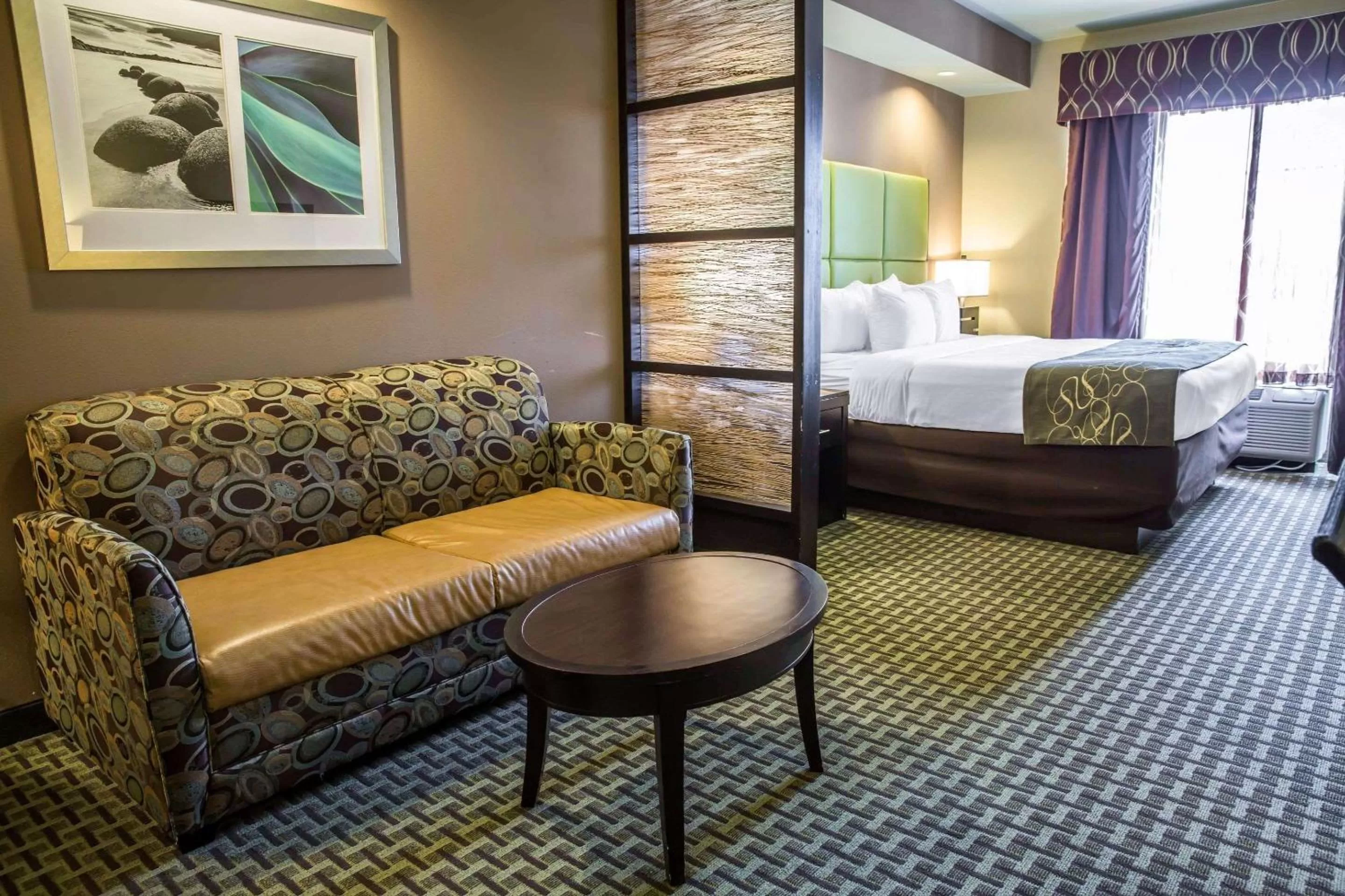 Photo of the whole room, Bed in Comfort Suites New Bern near Cherry Point