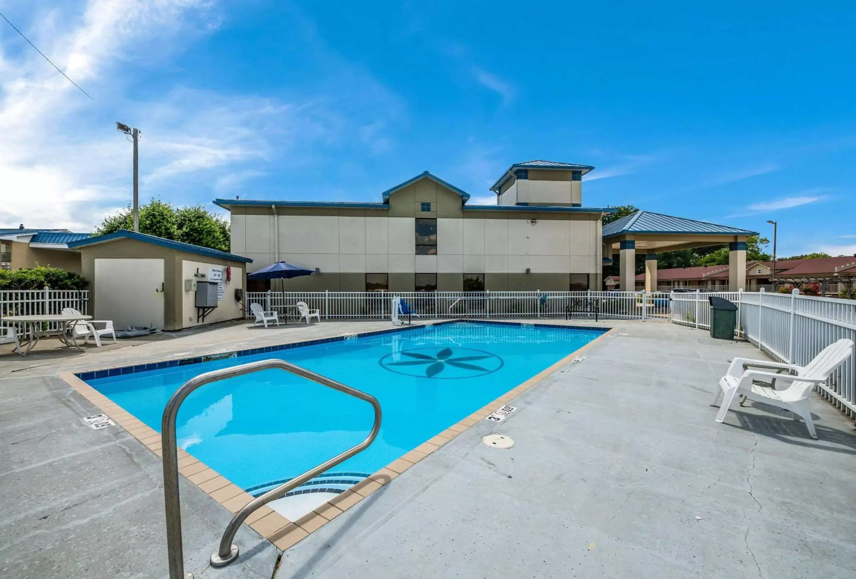 Activities, Swimming Pool in Quality Inn Jacksonville near Little Rock Air Force Base