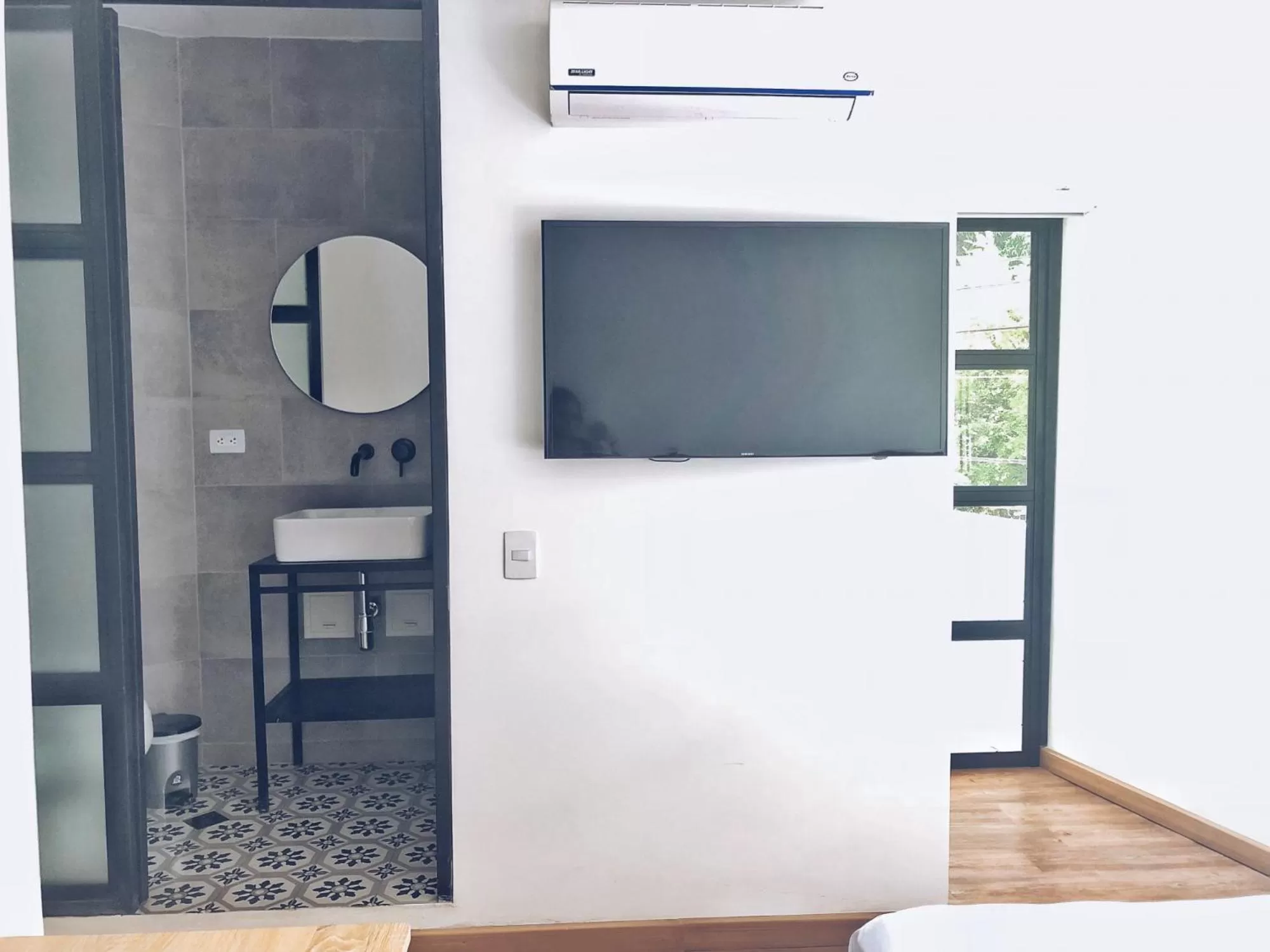 TV and multimedia in 574 Hotel