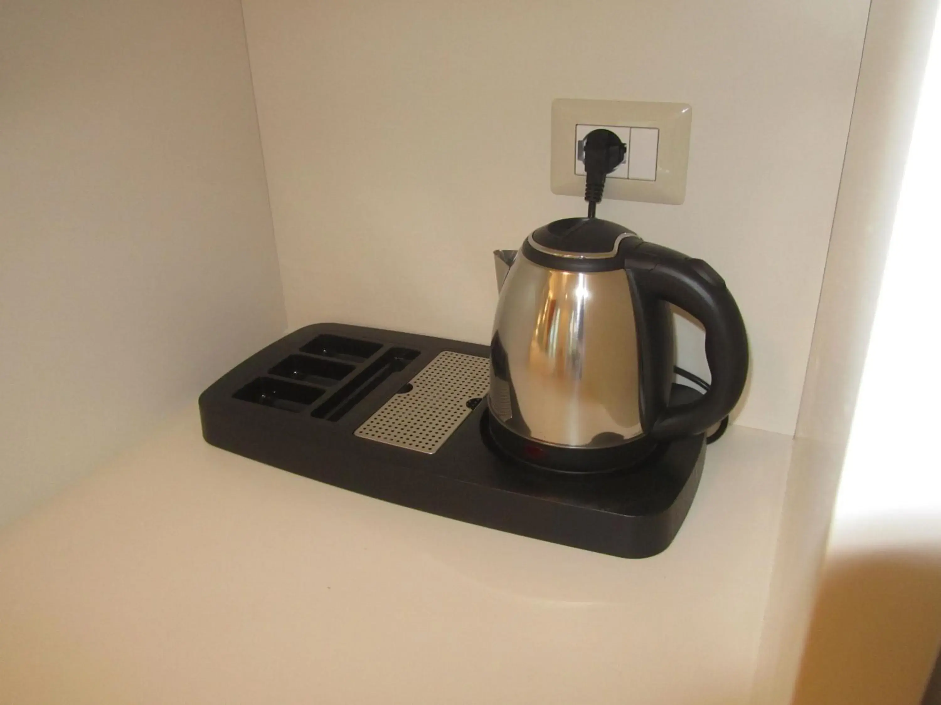 Coffee/tea facilities in Hotel Borgovico