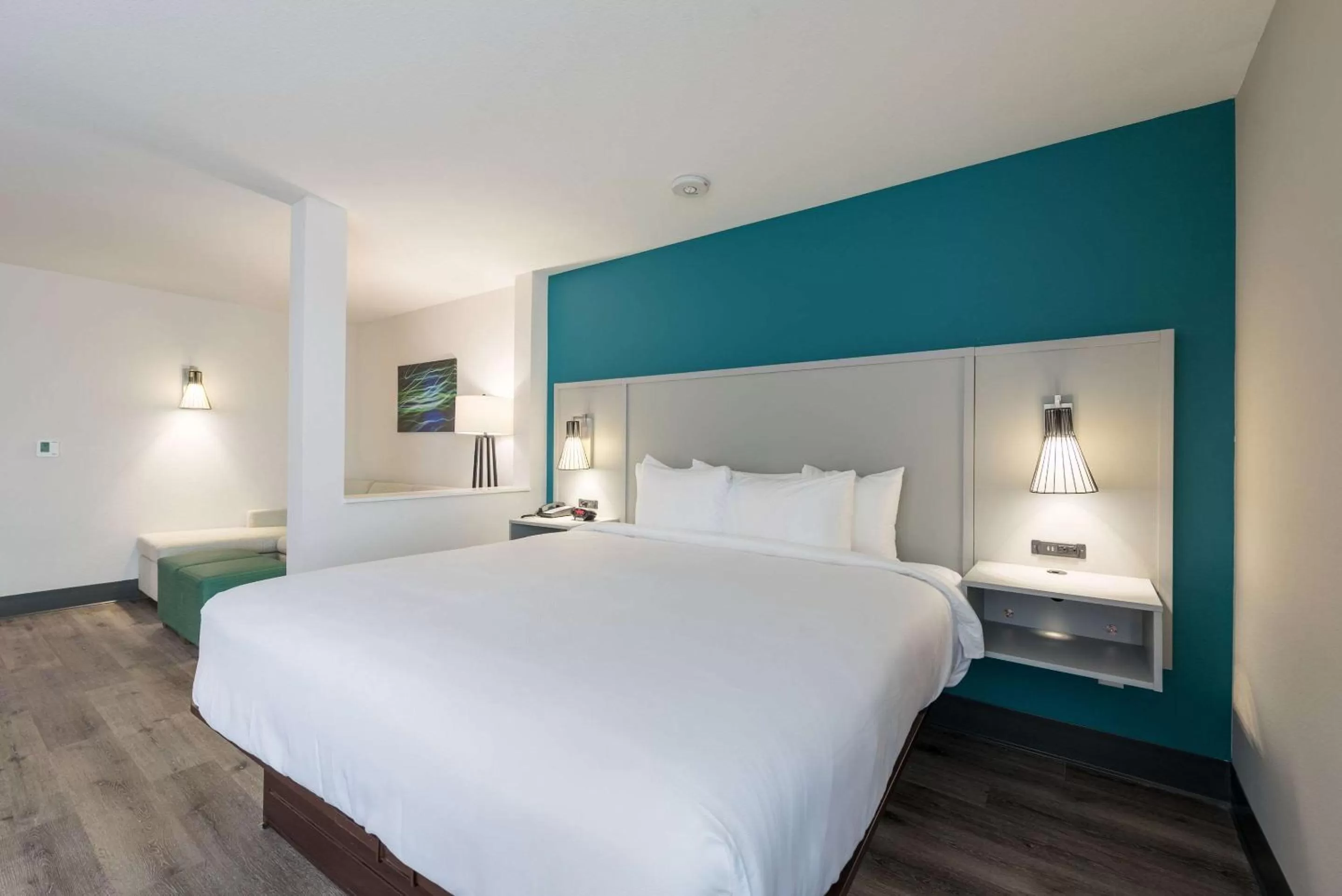 Bedroom, Bed in Comfort Suites Colorado Springs East - Medical Center Area