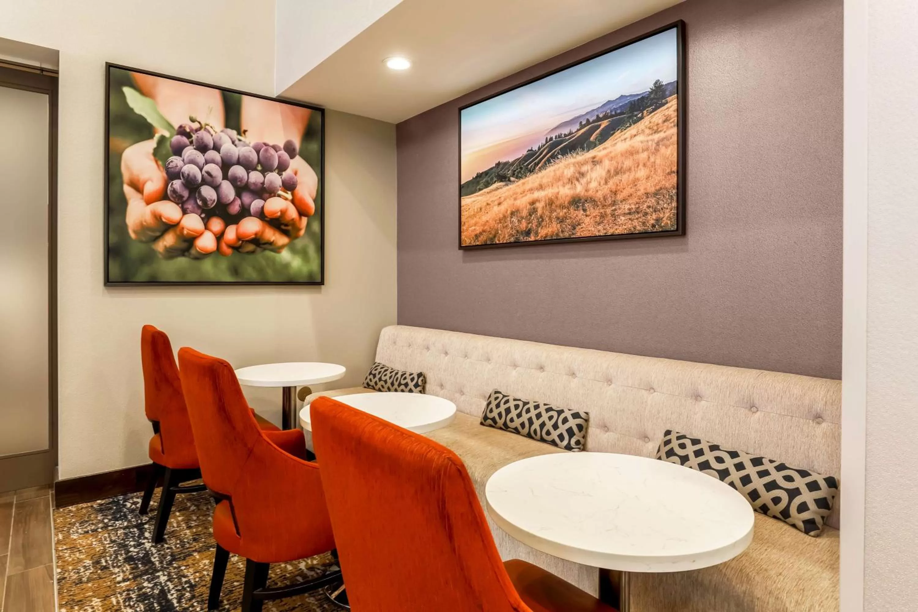Lobby or reception in Hampton Inn & Suites Windsor-Sonoma Wine Country