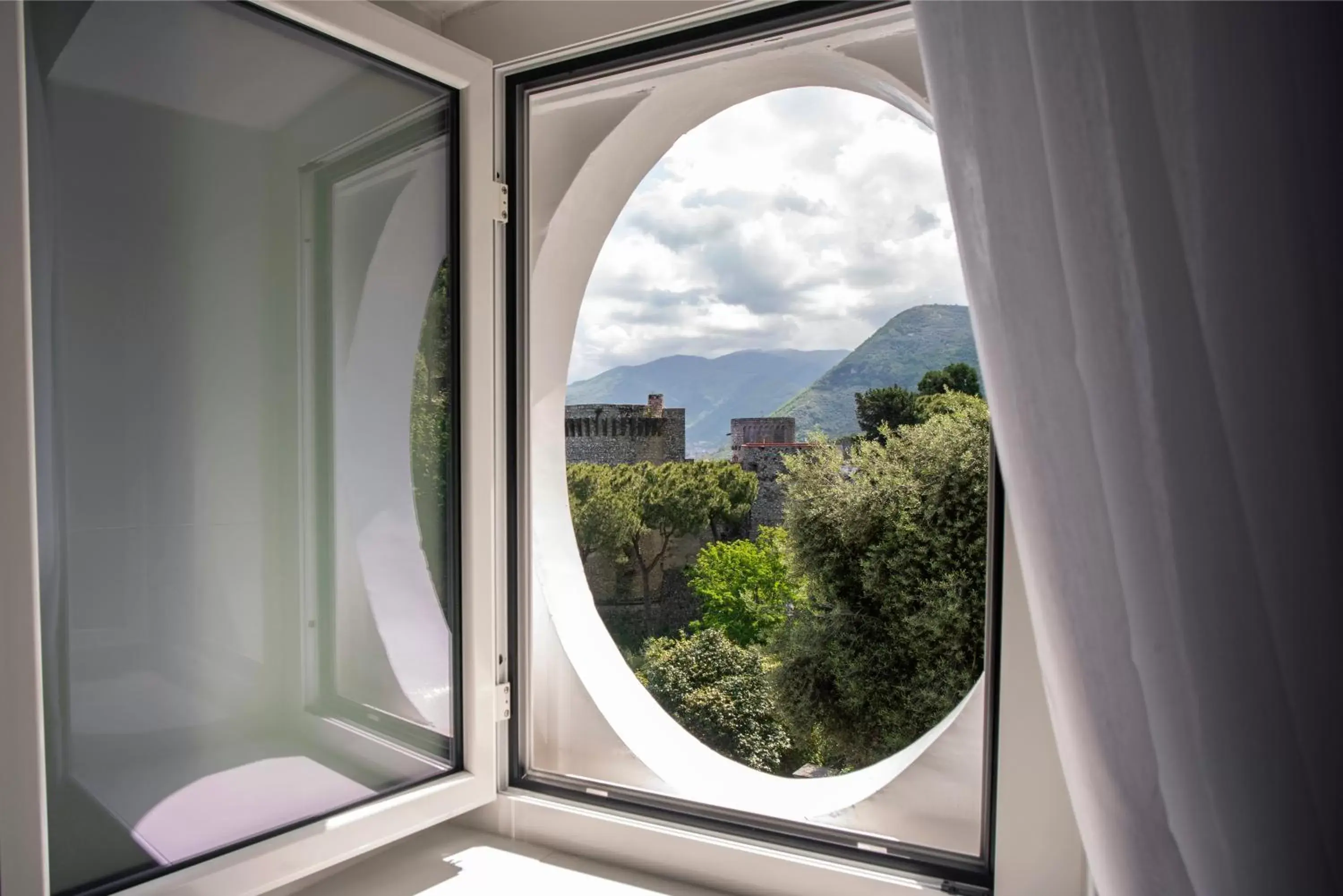 Bathroom, Mountain View in Relais al Castello