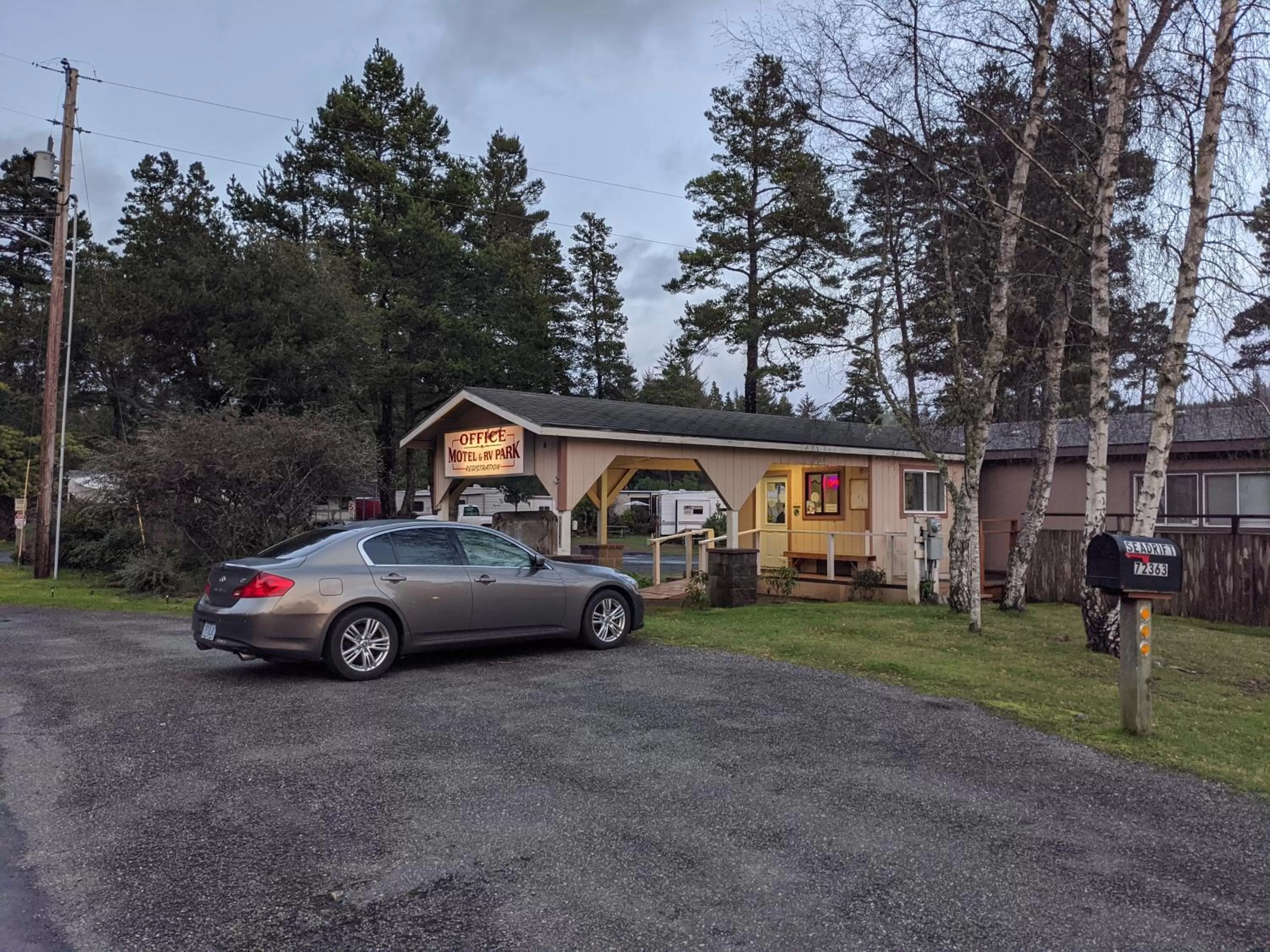 Property Building in Seadrift Motel & RV Park