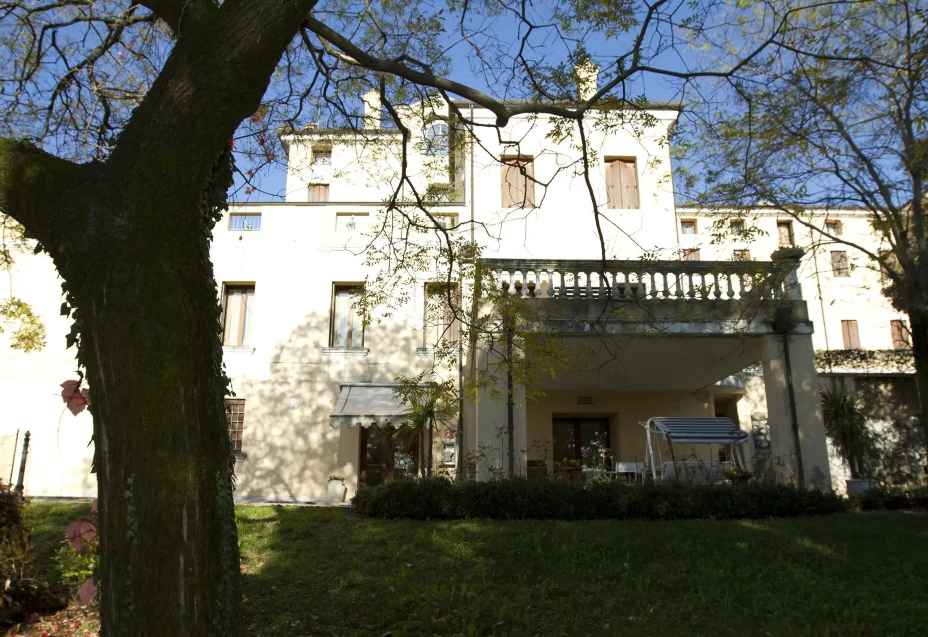 Spring, Property Building in Villa Scalabrini