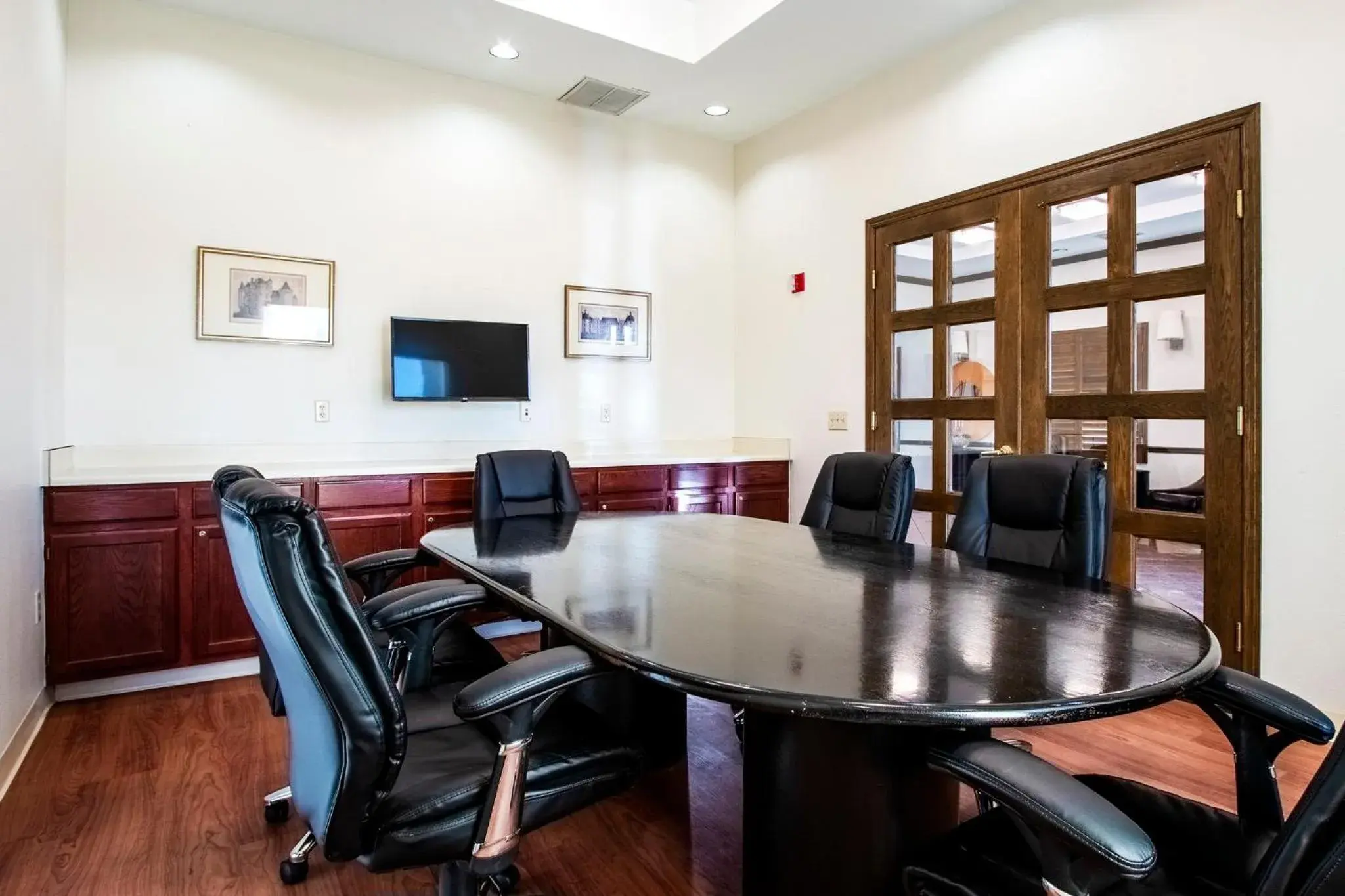 Meeting/conference room in HomeTowne Studios by Red Roof Phoenix - Black Canyon Highway