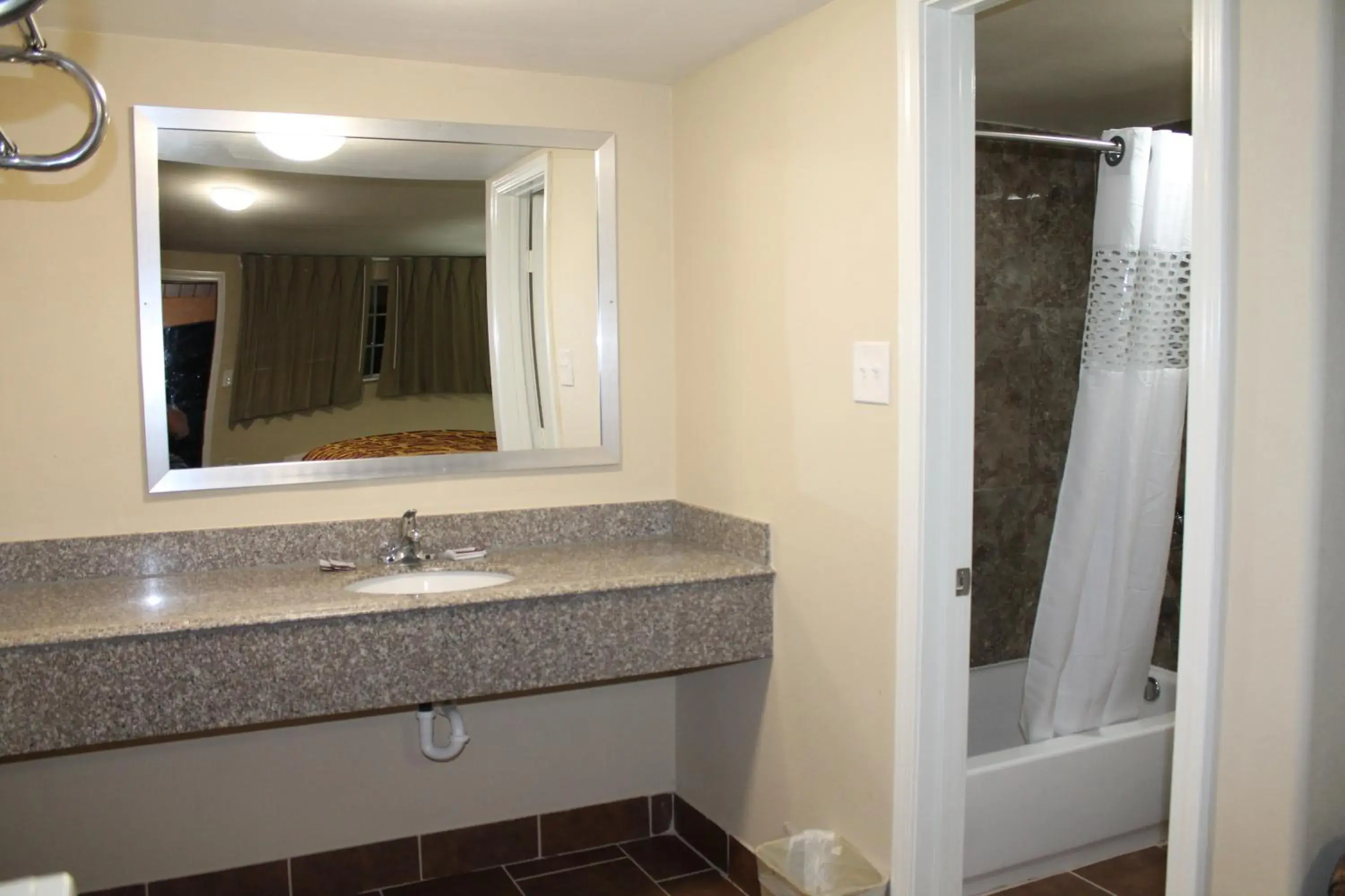 Bathroom in American Inn & Suites