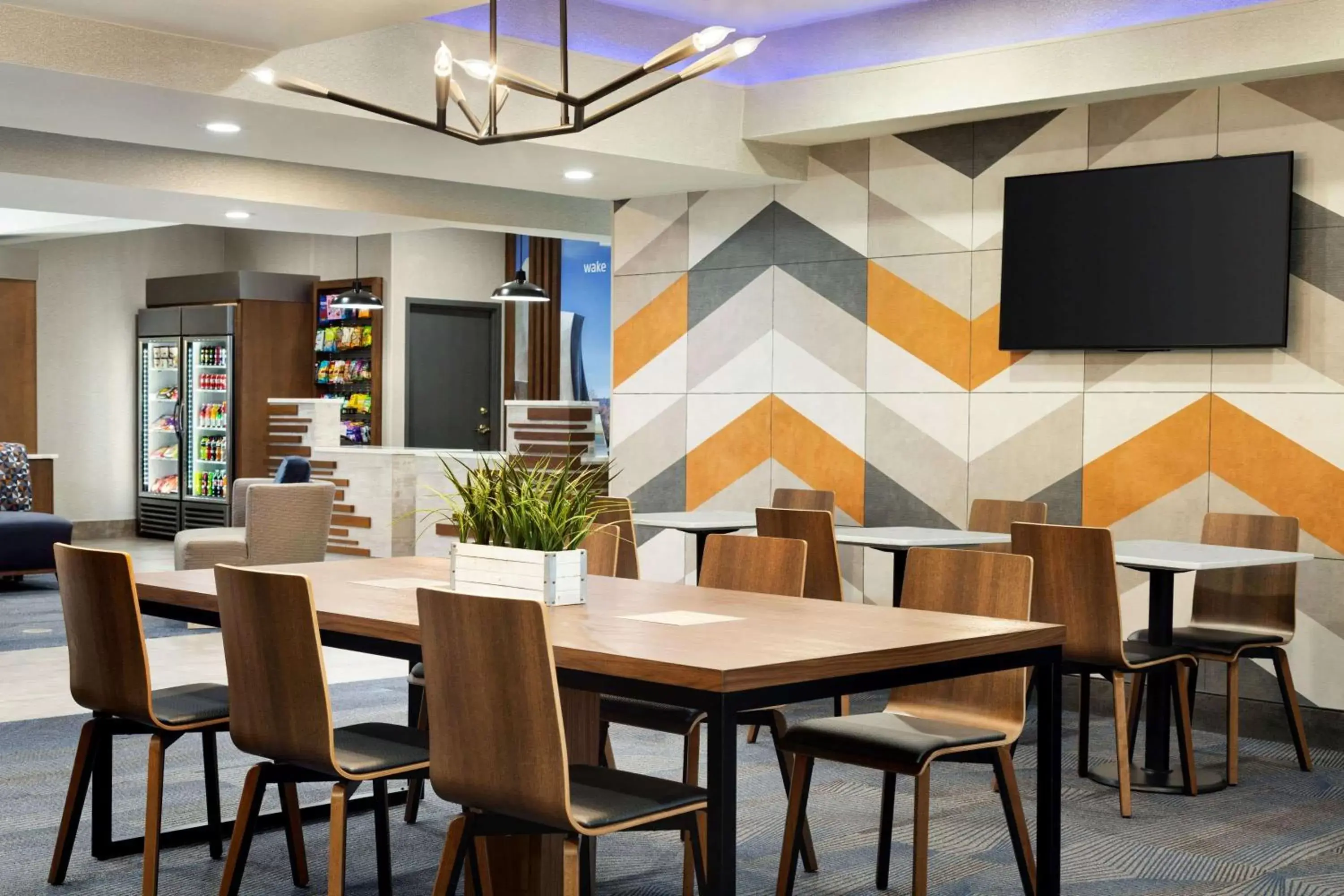 Restaurant/places to eat in La Quinta by Wyndham Salem OR Restaurant/places to eat in La Quinta by Wyndham Salem OR