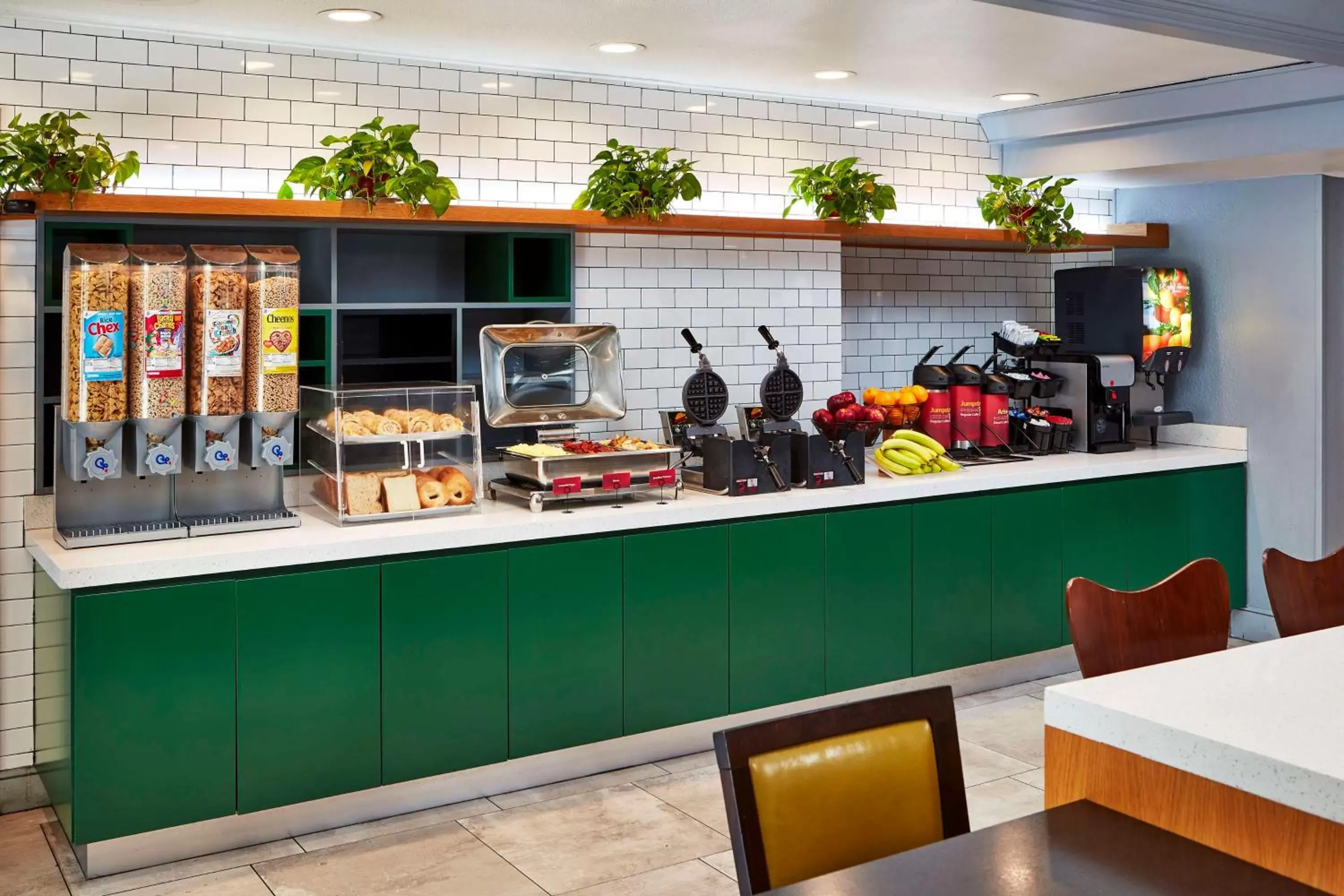 Breakfast, Restaurant/Places to Eat in Best Western Plus Meridian Inn & Suites, Anaheim-Orange